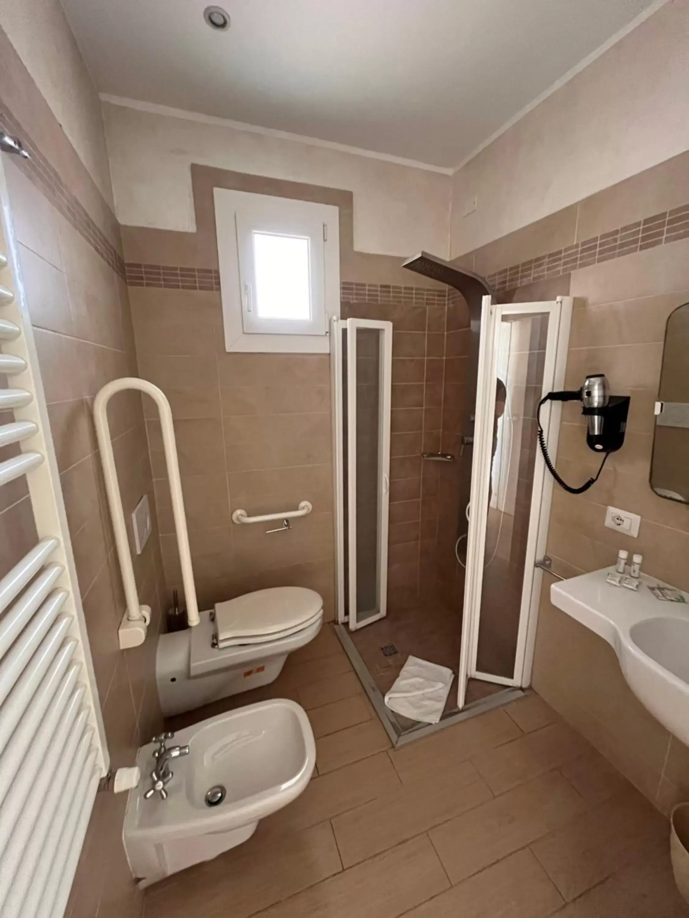 Shower, Bathroom in Marina Beach Suite Hotel