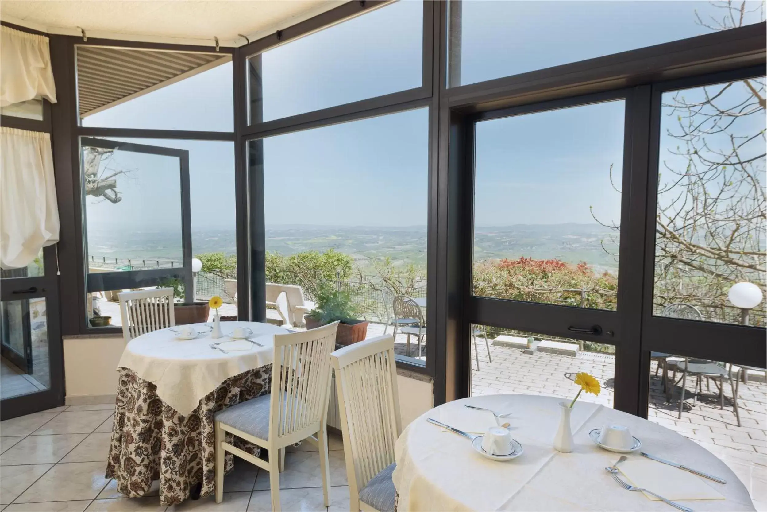 Balcony/Terrace, Restaurant/Places to Eat in Hotel Dei Capitani