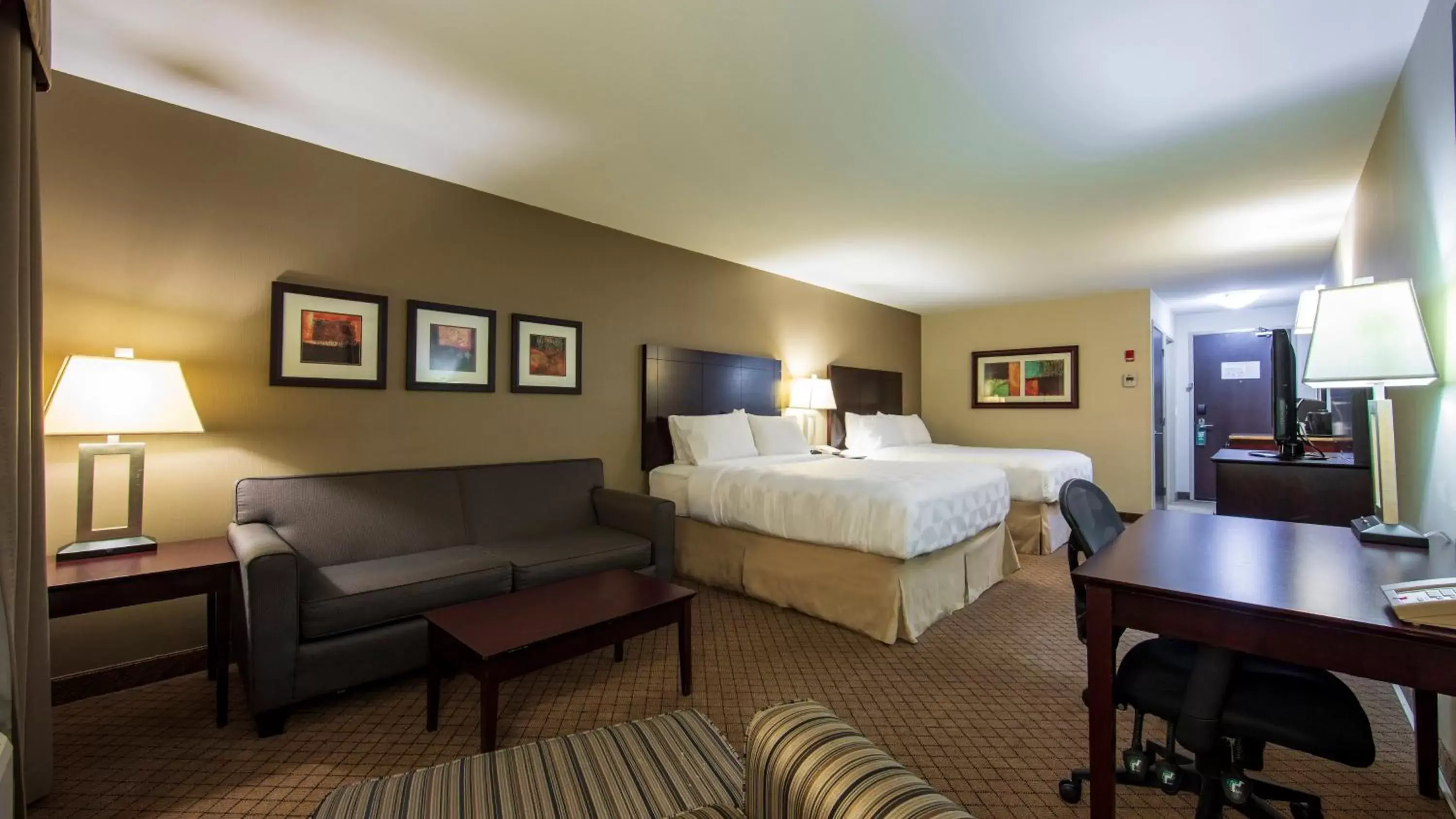 Photo of the whole room in Holiday Inn Hotel and Suites-Kamloops, an IHG Hotel