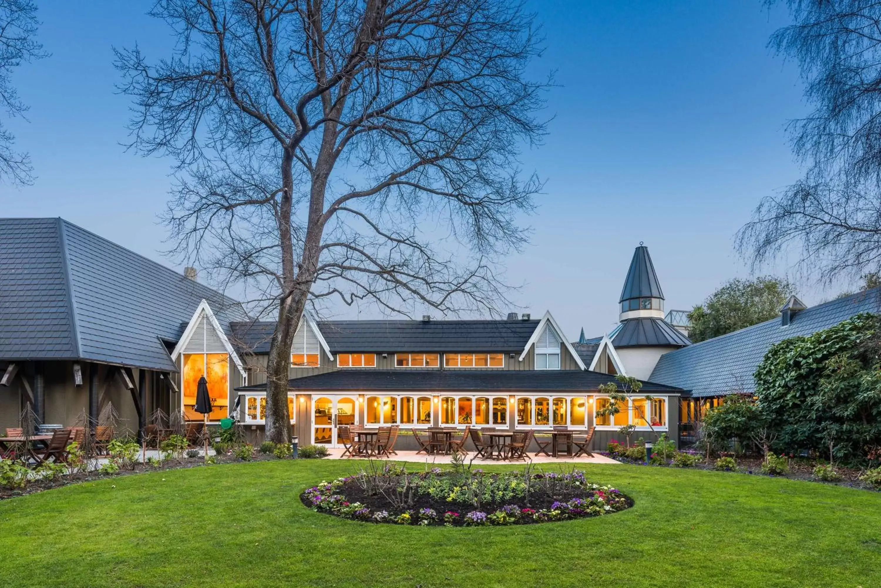 Property Building in Chateau On The Park - Christchurch, A Doubletree By Hilton