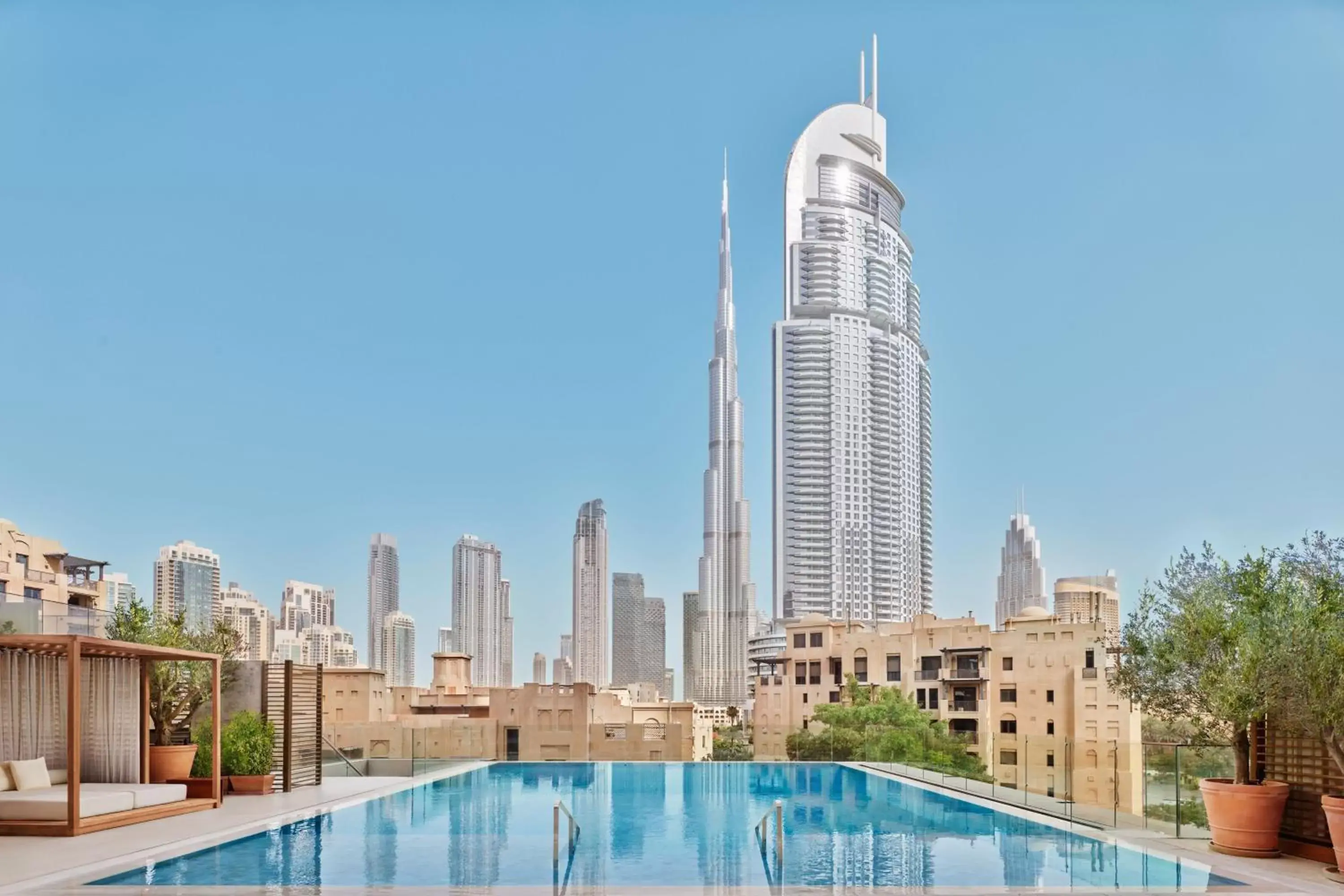 Lounge or bar, Swimming Pool in The Dubai EDITION