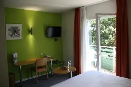 Photo of the whole room, TV/Entertainment Center in ibis Styles Bourbon Lancy