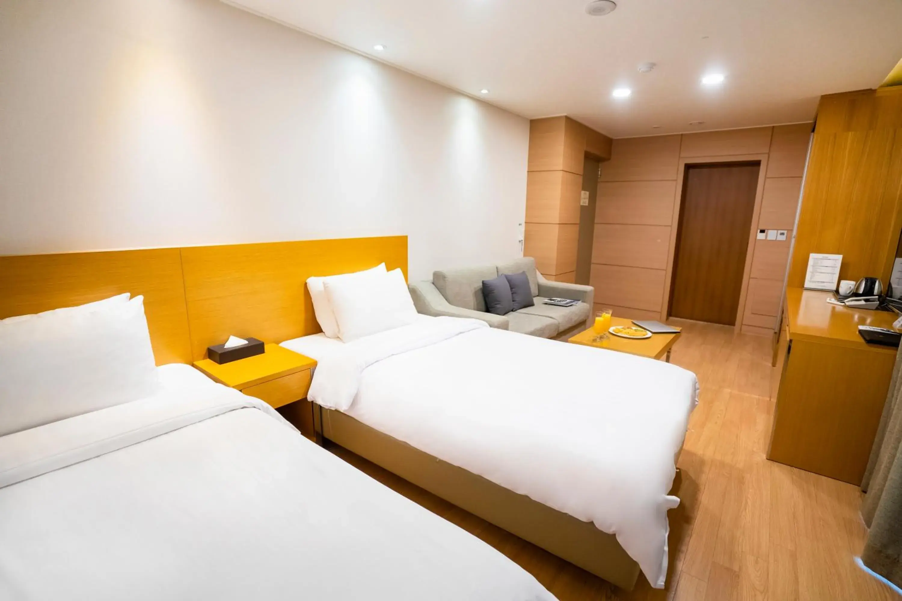 Photo of the whole room, Bed in Uni Hotel Jeju