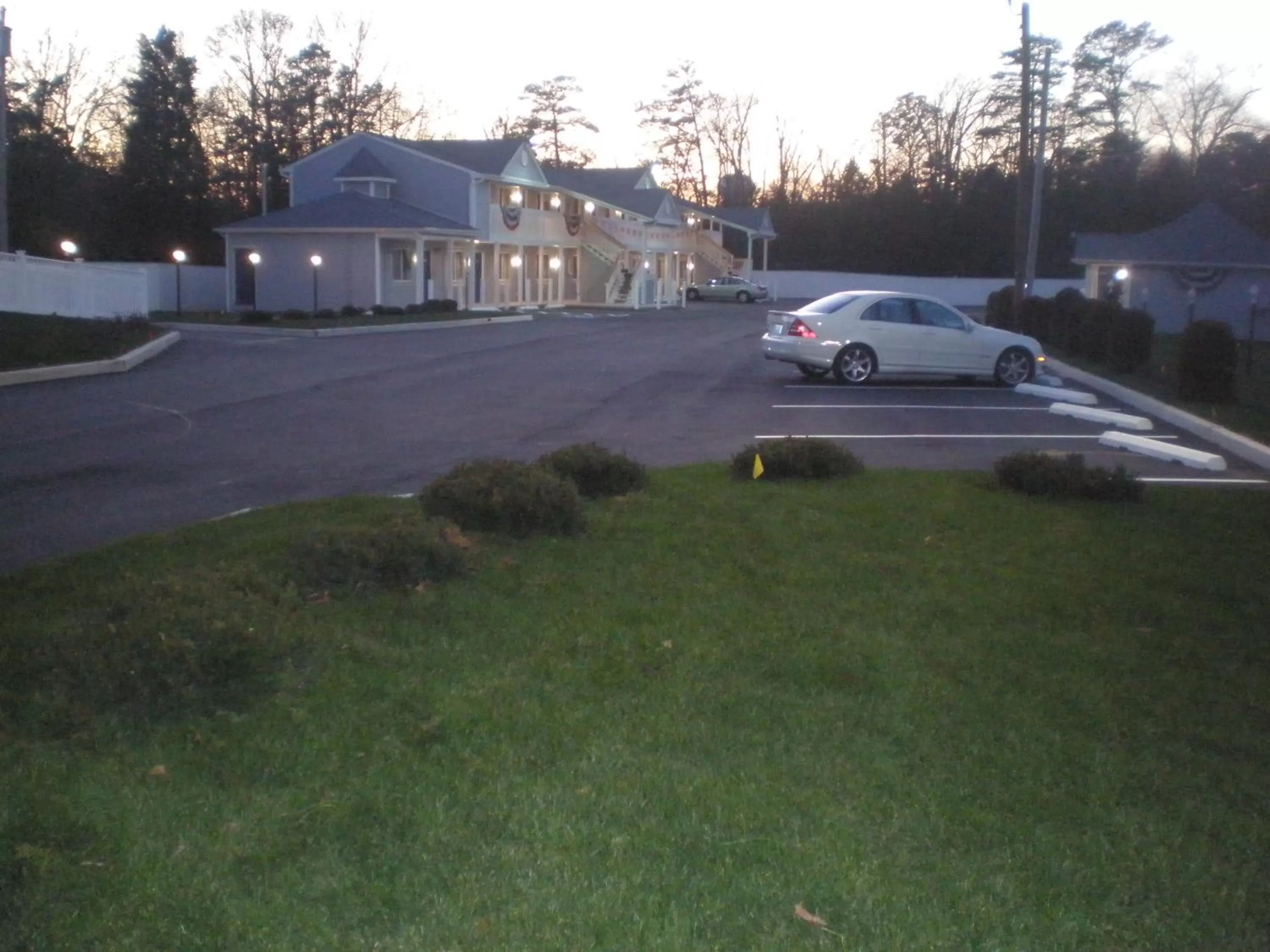 Facade/entrance in Village Inn & Suites - Smithville