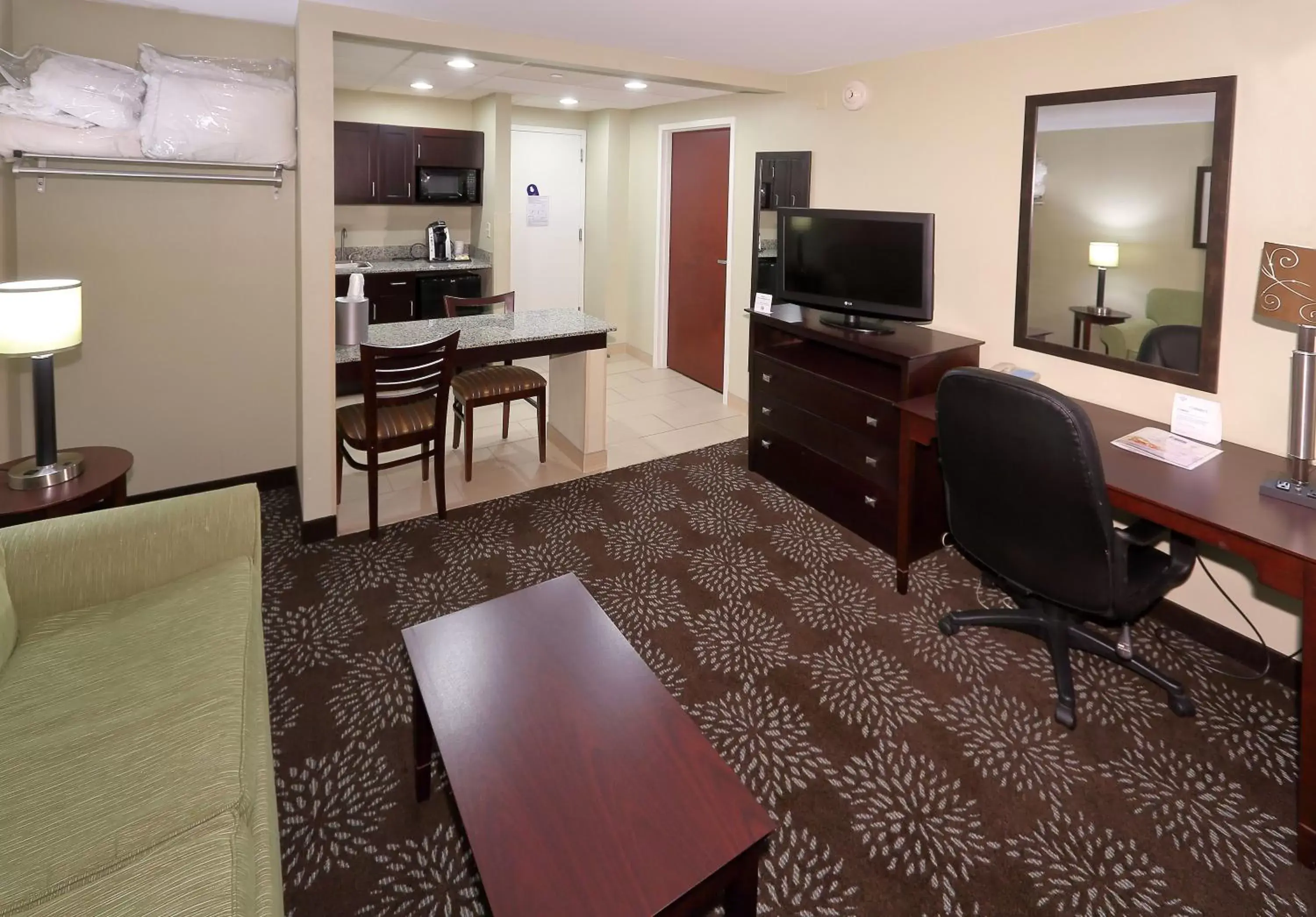 TV and multimedia, TV/Entertainment Center in Holiday Inn Express Pittsburgh West - Greentree, an IHG Hotel