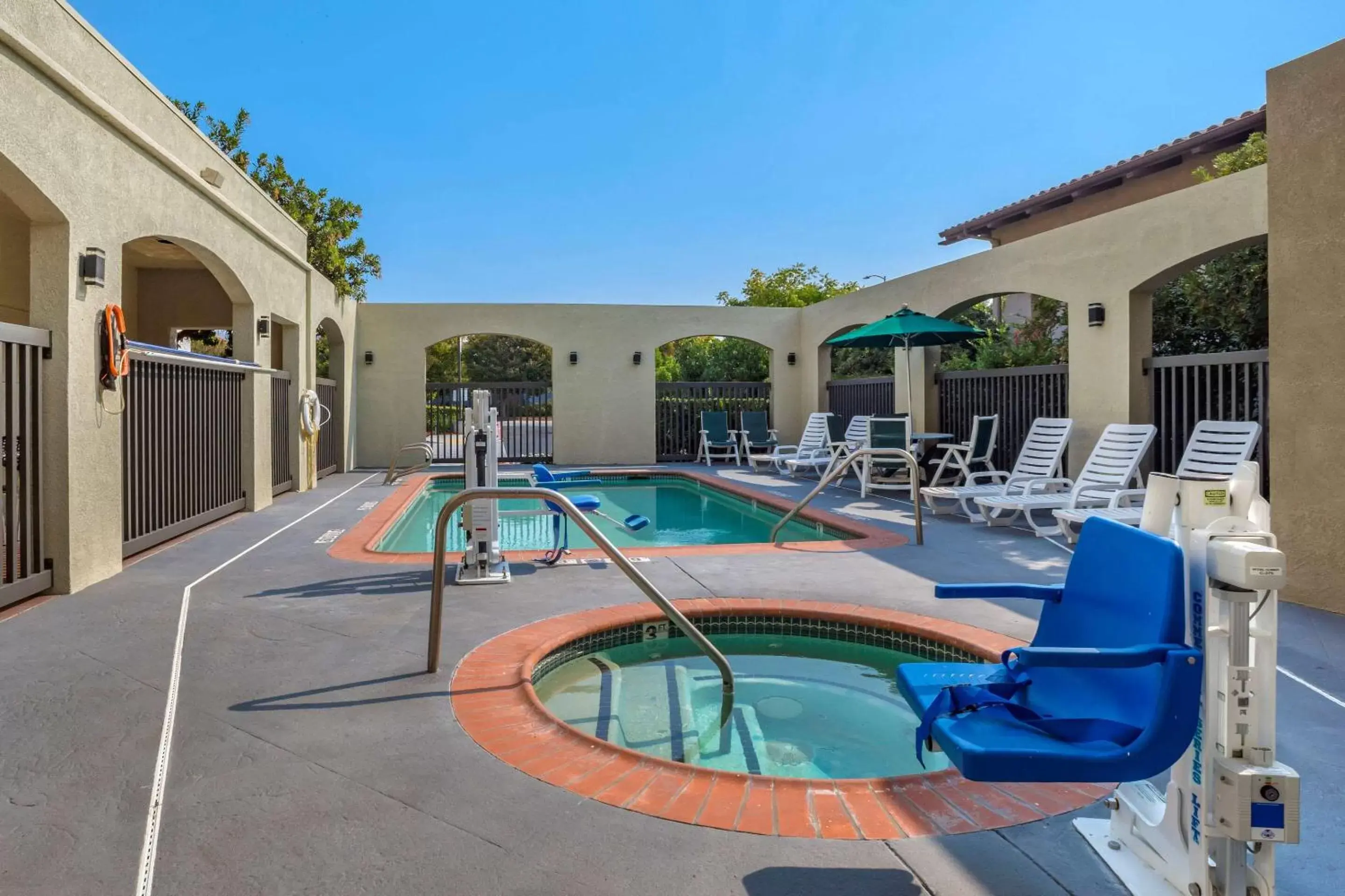 On site, Swimming Pool in Comfort Inn South San Jose - Morgan Hill