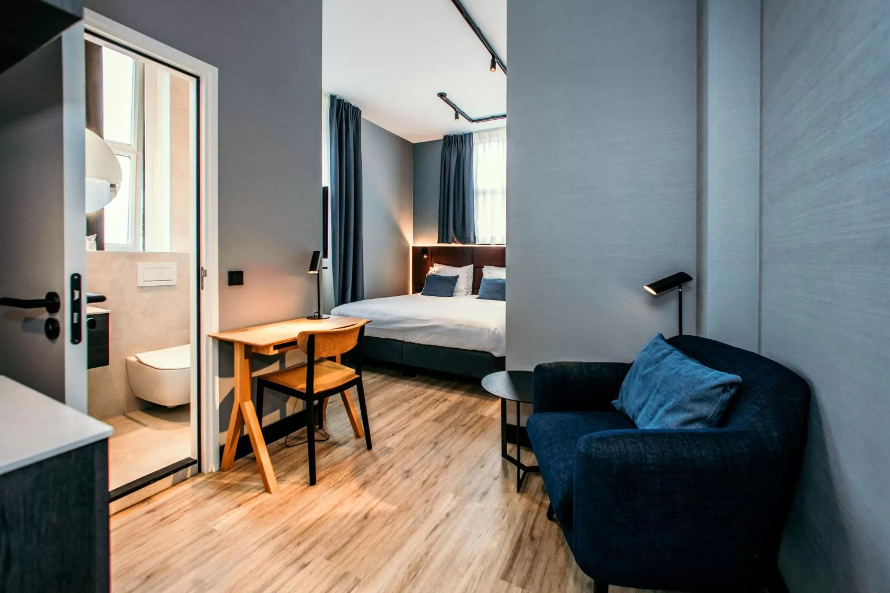 Bed in Amsterdam Beach Hotel