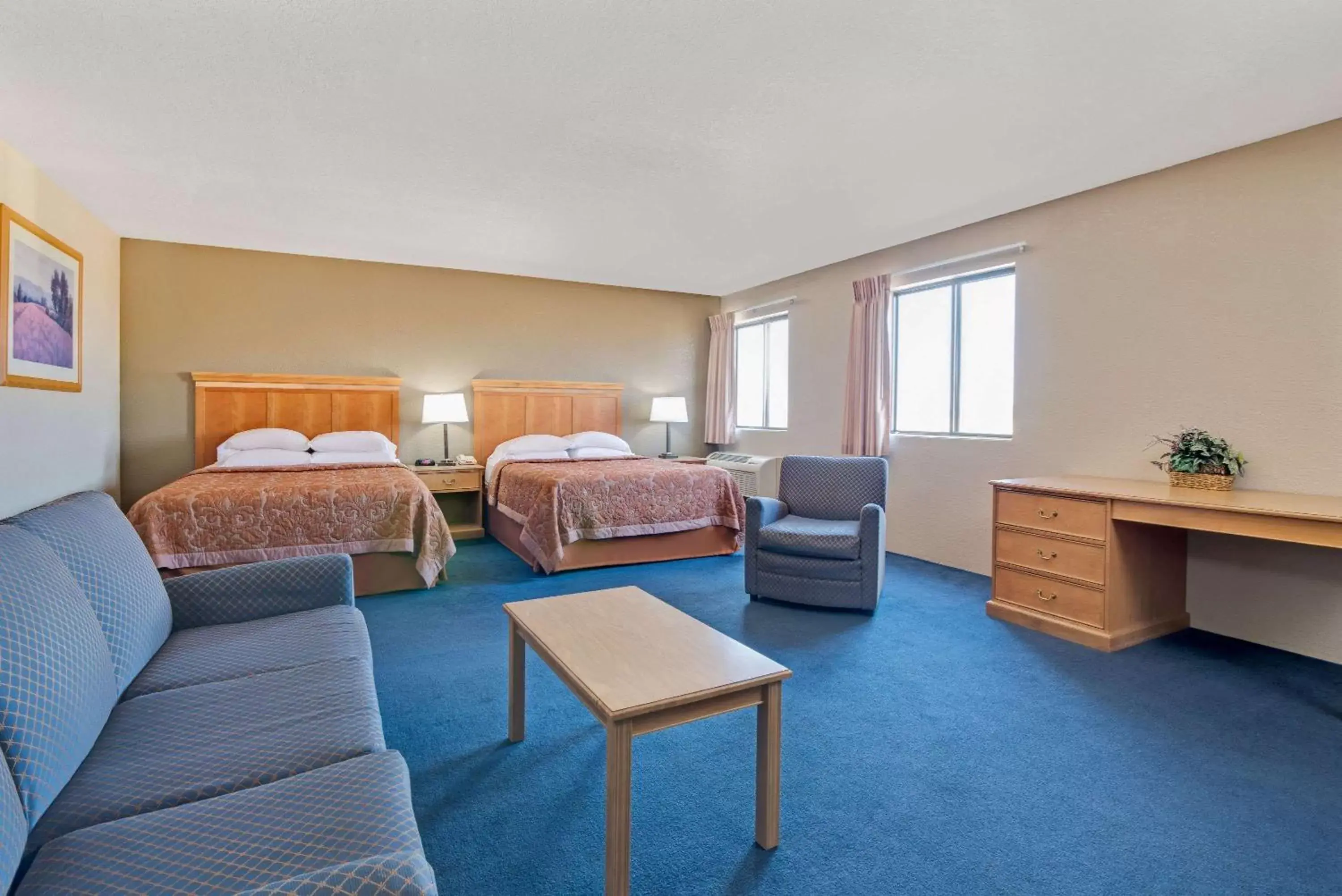 Photo of the whole room, Bed in Super 8 by Wyndham Spokane/West
