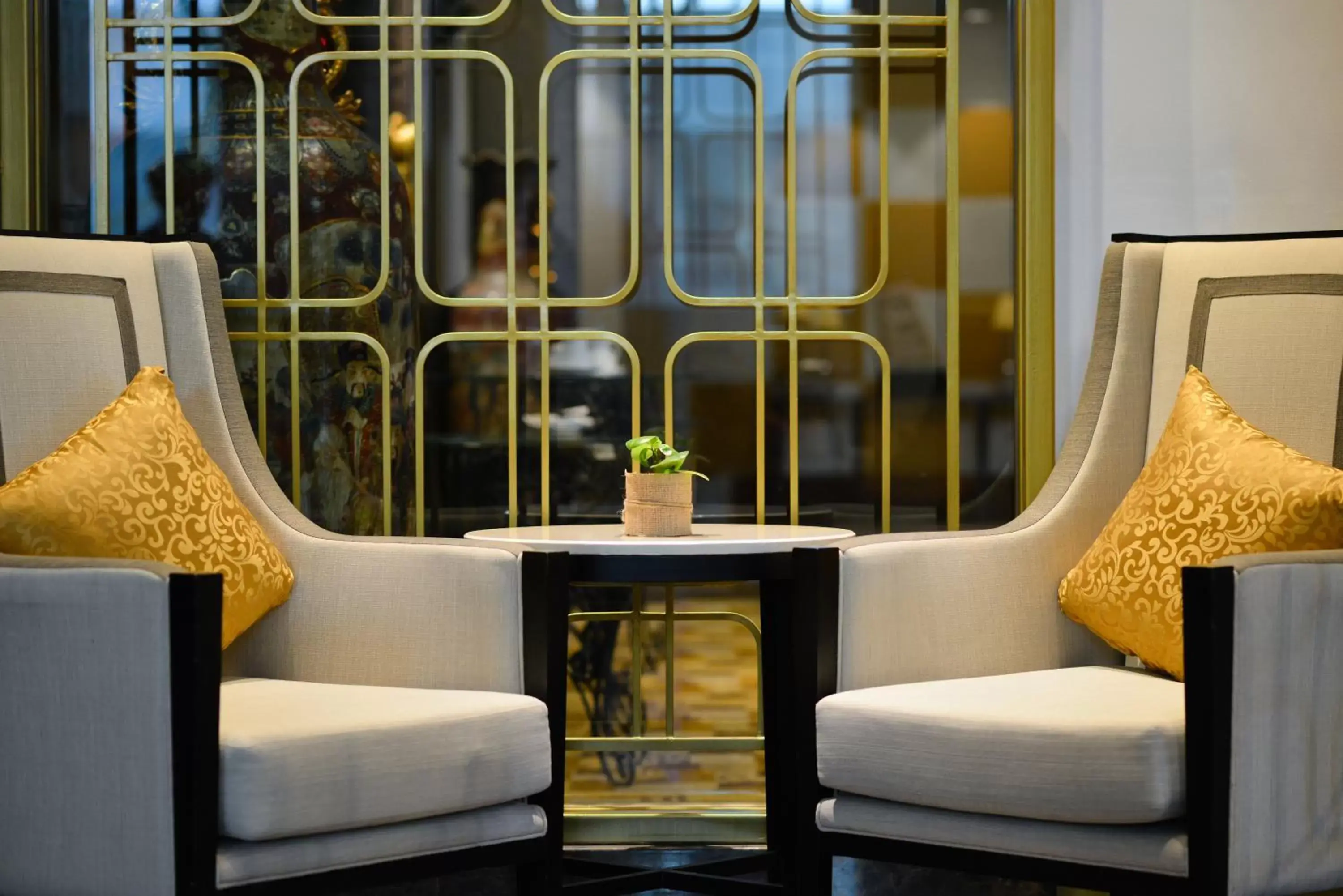 Restaurant/places to eat in Miracle Grand Convention Hotel Restaurant/places to eat in Miracle Grand Convention Hotel