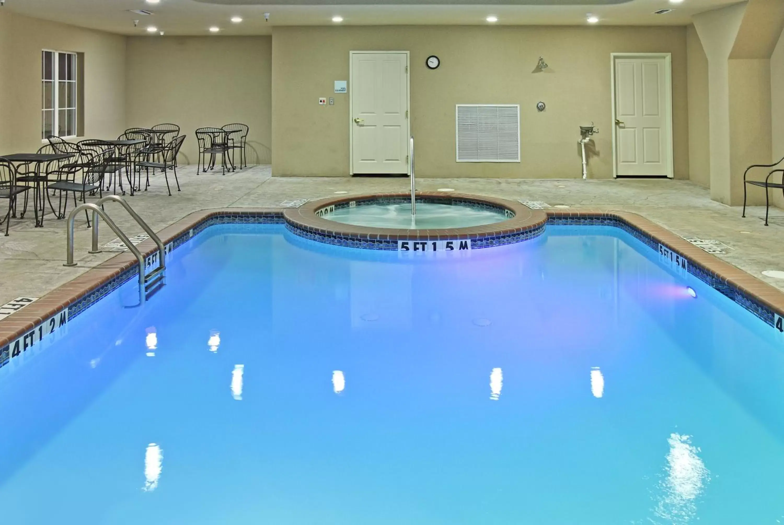 Swimming Pool in Holiday Inn Express Hotel & Suites Kilgore North, an IHG Hotel