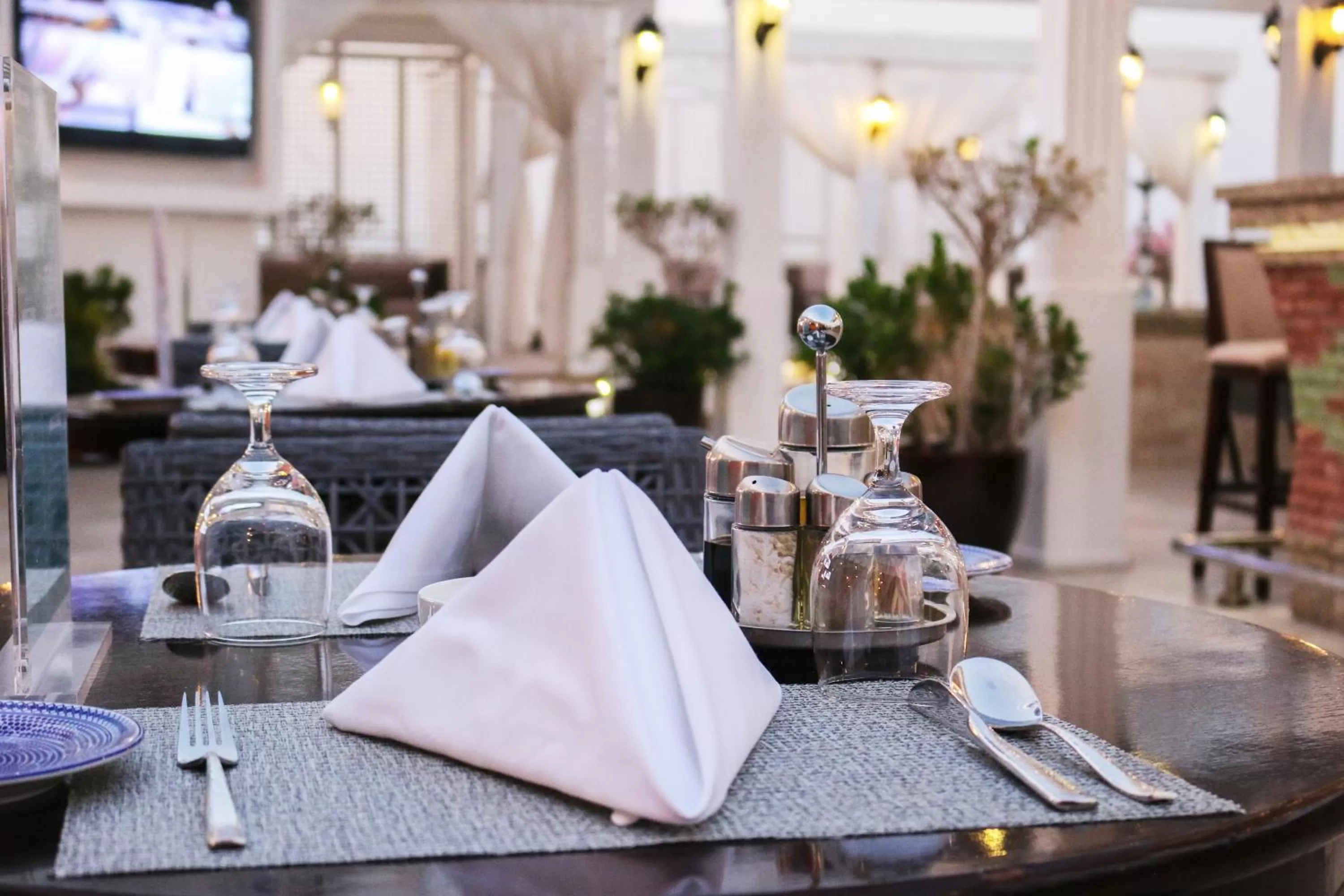 Restaurant/places to eat in Ramada Hotel and Suites Amwaj Islands