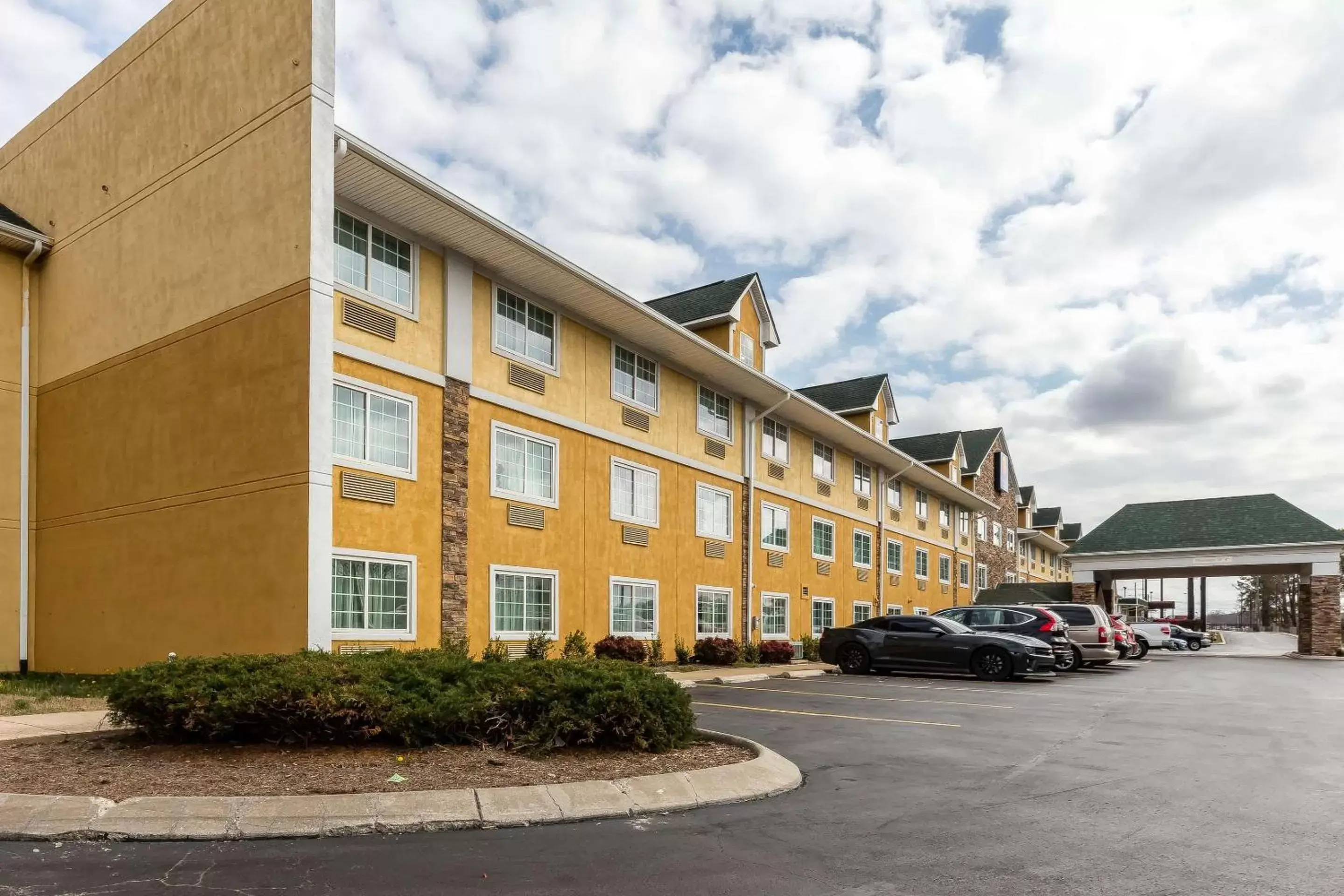 Property Building in Comfort Inn & Suites Nashville-Antioch