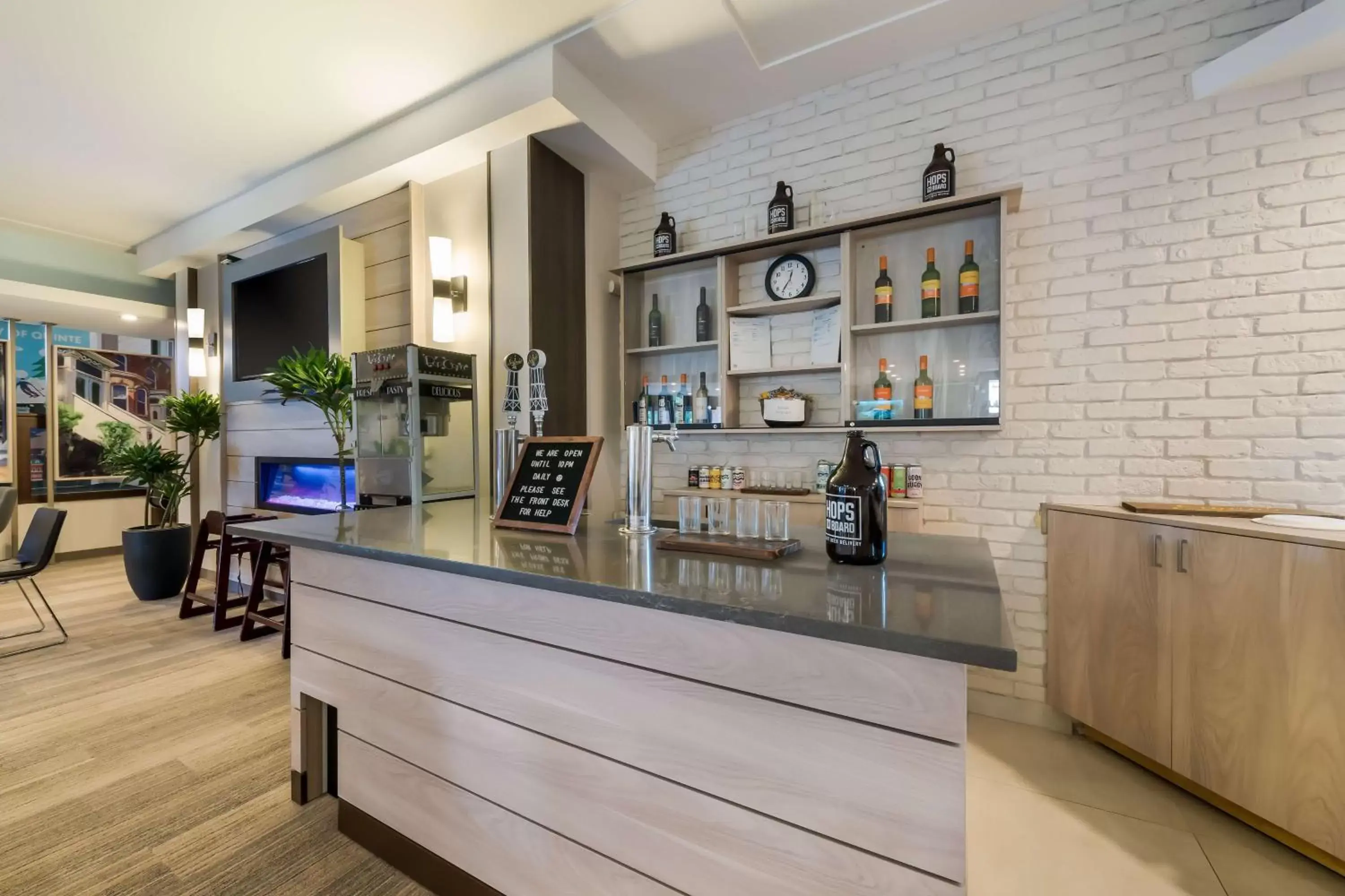 Lounge or bar in Best Western Belleville