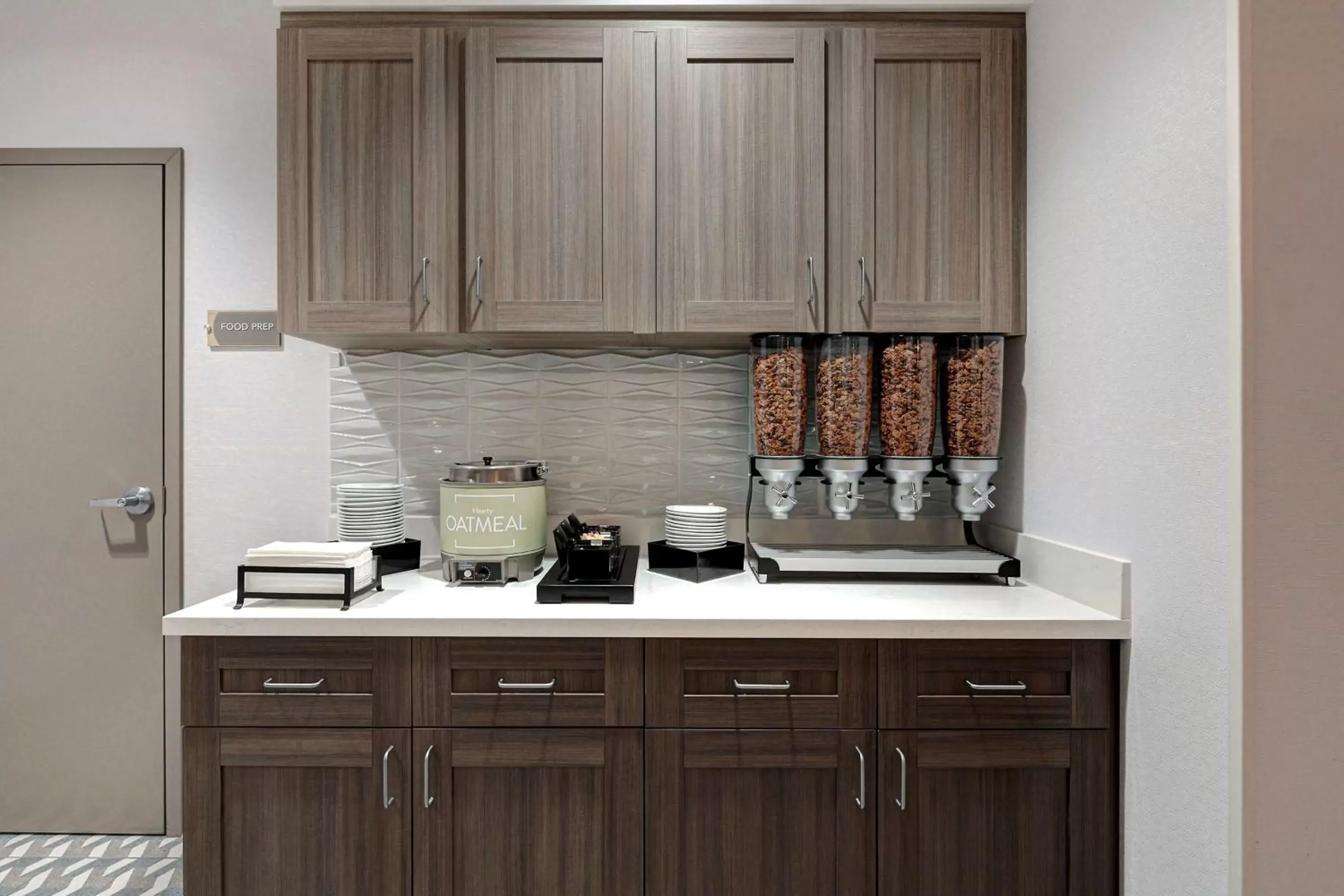 Breakfast, Kitchen/Kitchenette in Homewood Suites By Hilton Santa Clarita/Valencia, Ca