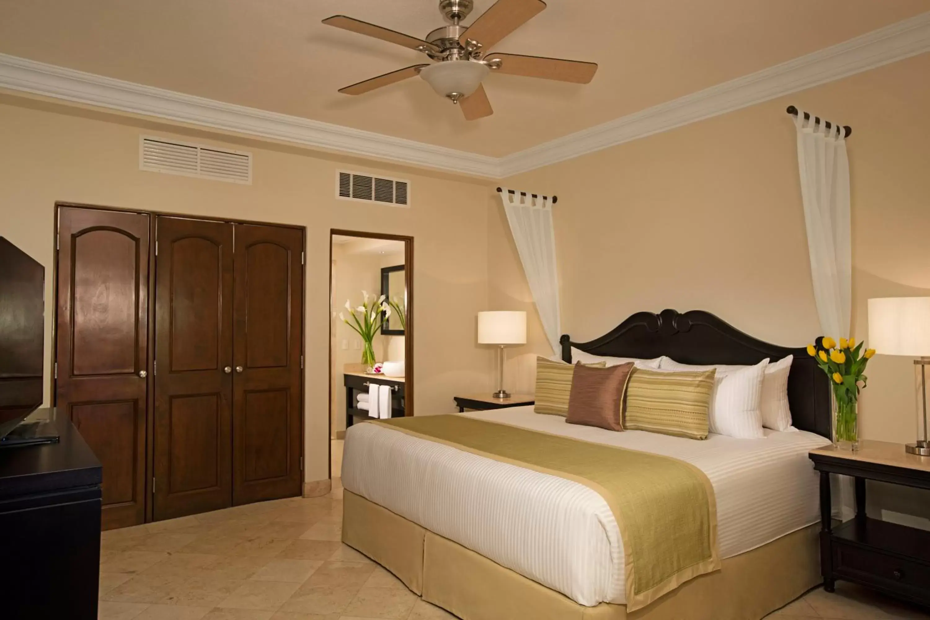 Bedroom, Bed in Dreams Los Cabos Suites Golf Resort & Spa
