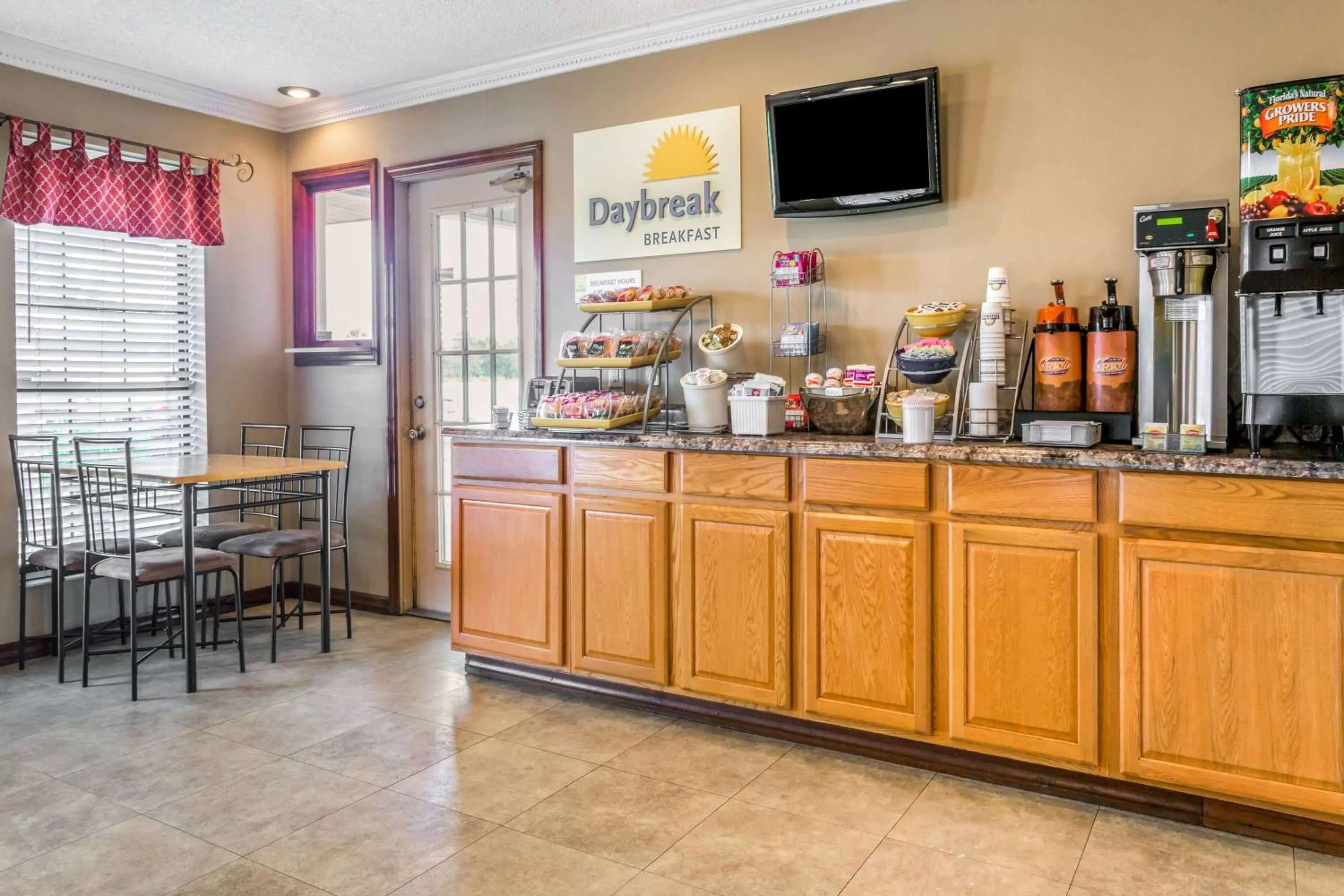 Restaurant/places to eat in Days Inn by Wyndham Madison