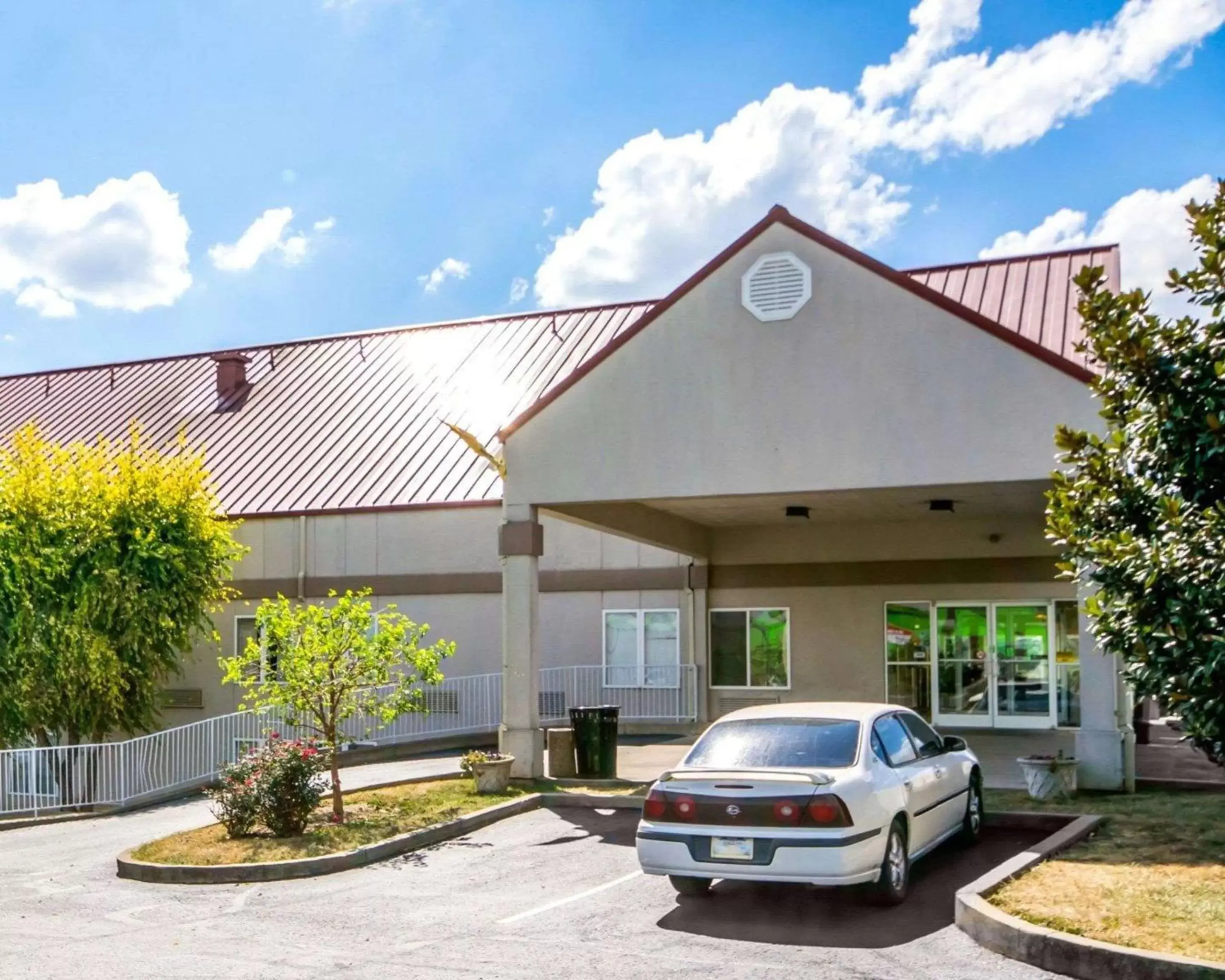 Property Building in Quality Inn & Suites Elizabethtown