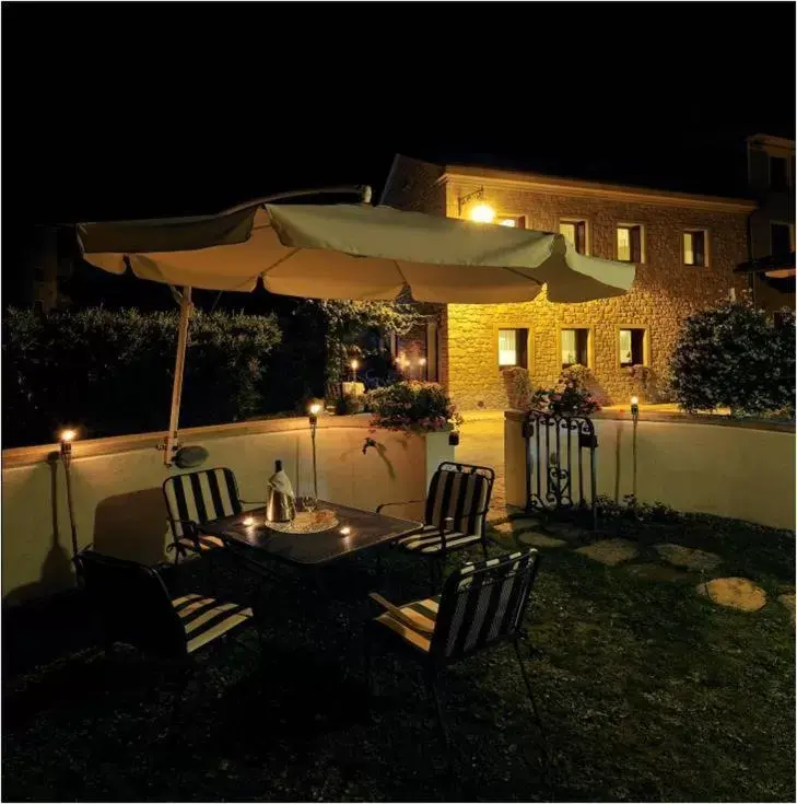 Night, Restaurant/Places to Eat in B&B Ernestina