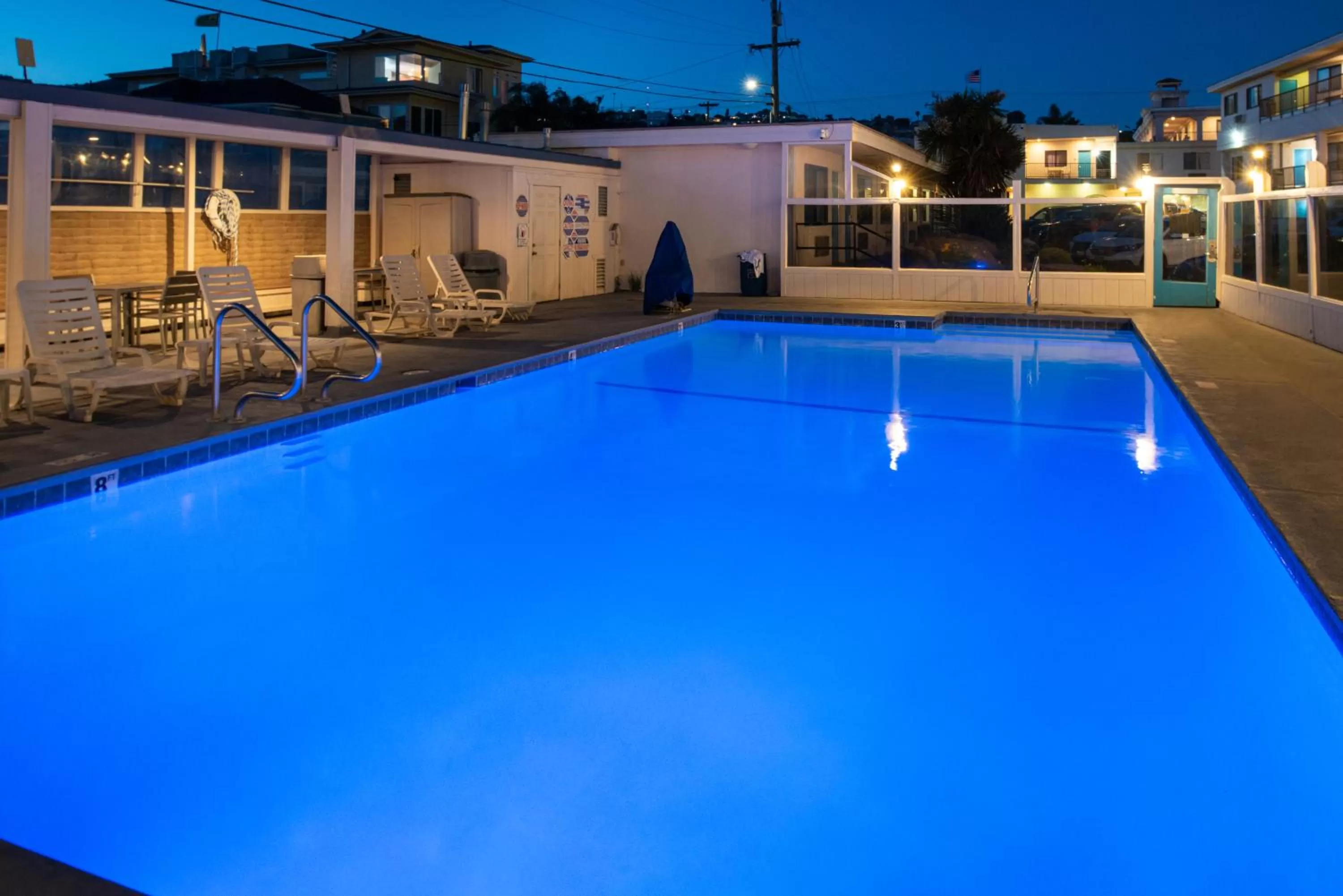 Swimming pool in Edgewater Inn and Suites