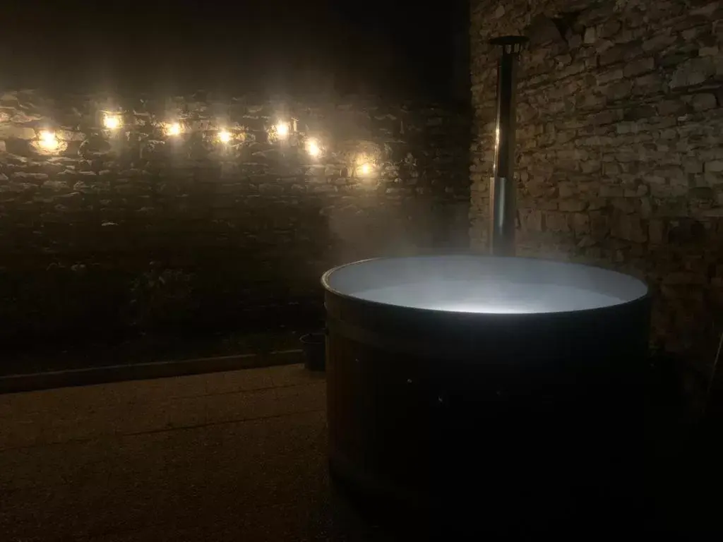 Hot Tub in Le Saint-Hilaire