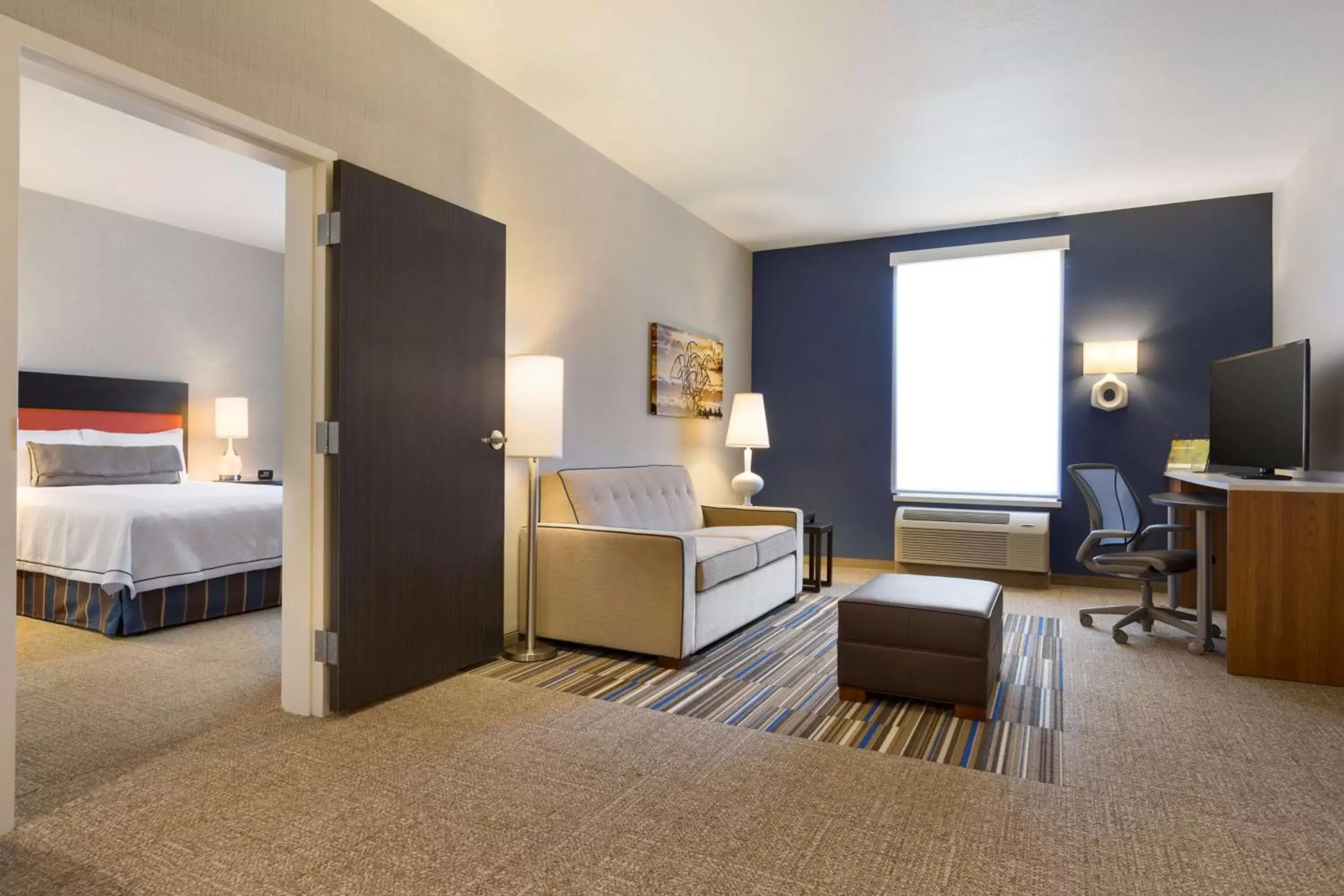 Bedroom, TV/Entertainment Center in Home2 Suites by Hilton Phoenix Chandler