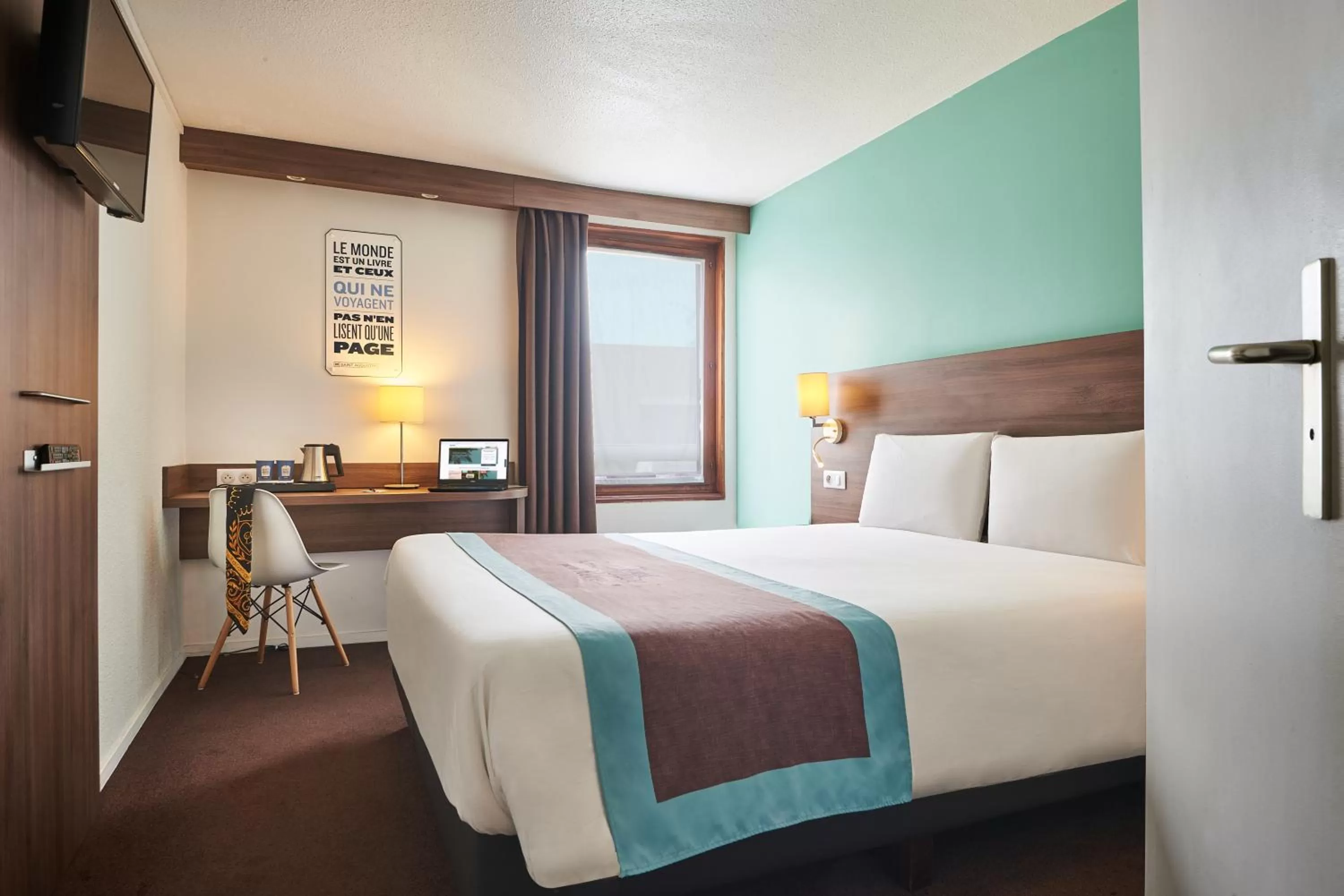 Photo of the whole room, Bed in Kyriad Lille - Mons en Baroeul