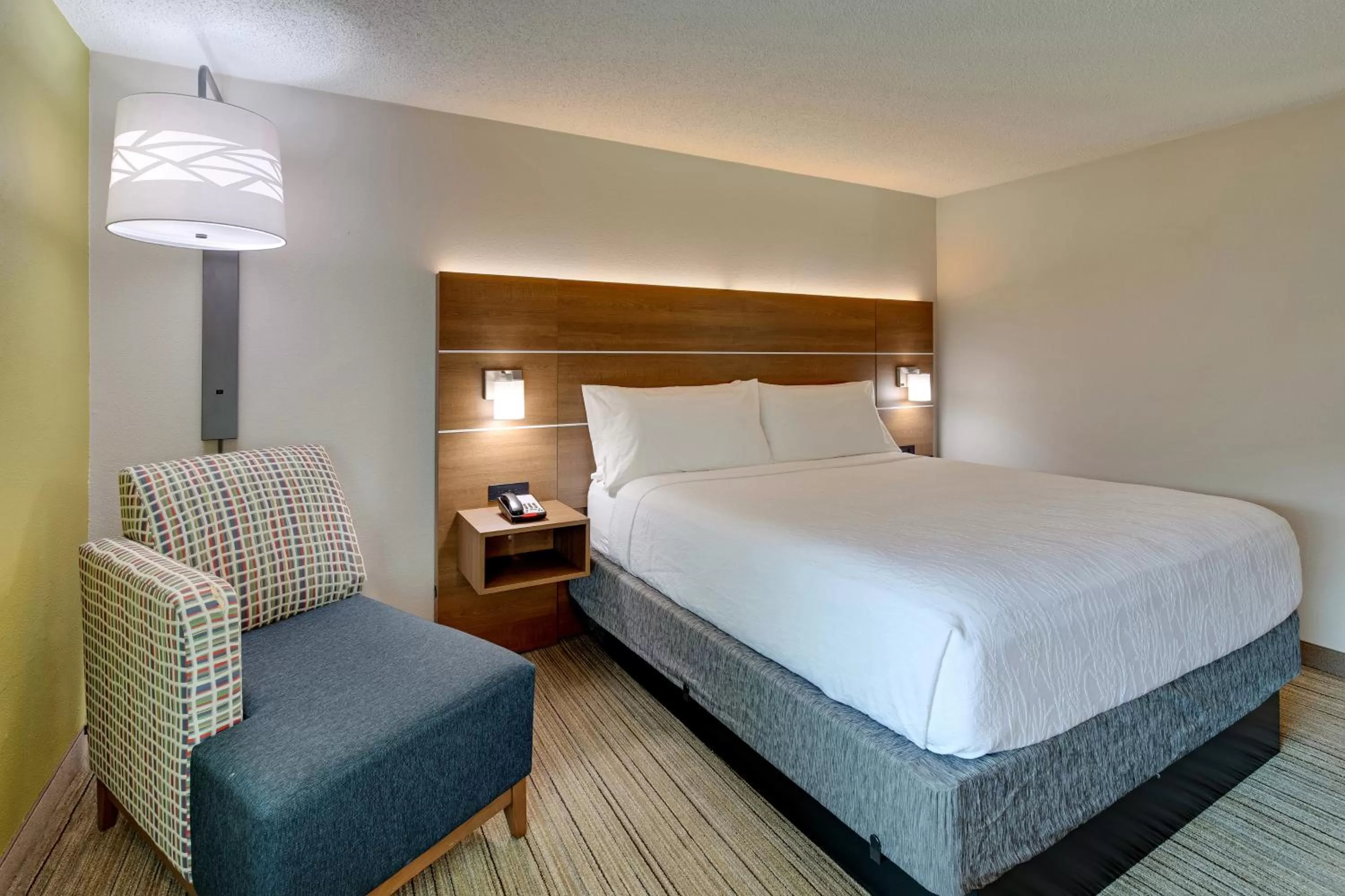 Photo of the whole room, Bed in Holiday Inn Express Nashville W-I40 by IHG