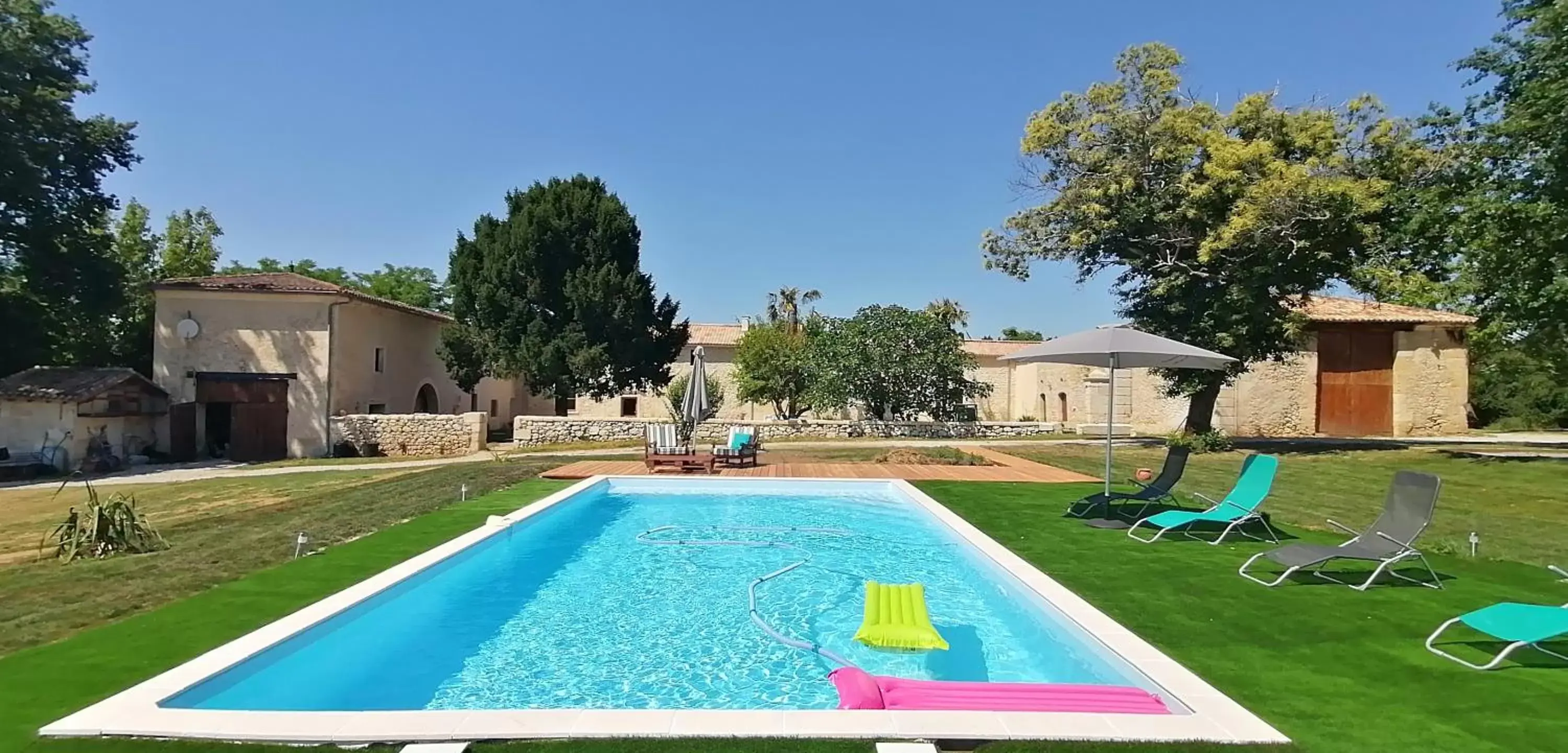 Garden, Swimming Pool in Domaine de Gaïa, Piscine, Pétanque, Ping Pong, proche Saint-Emilion