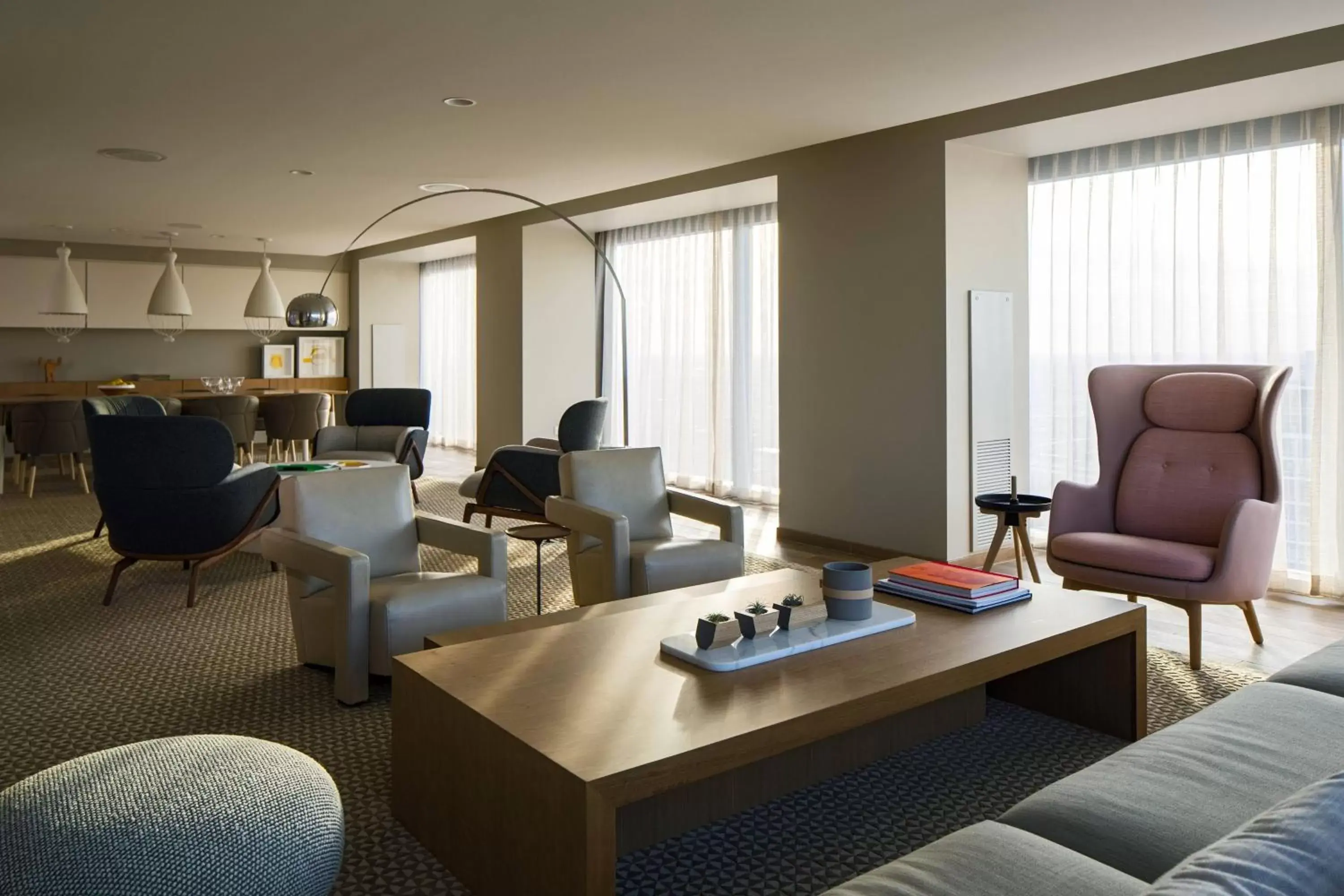 Living room, Seating Area in Marriott Marquis Chicago