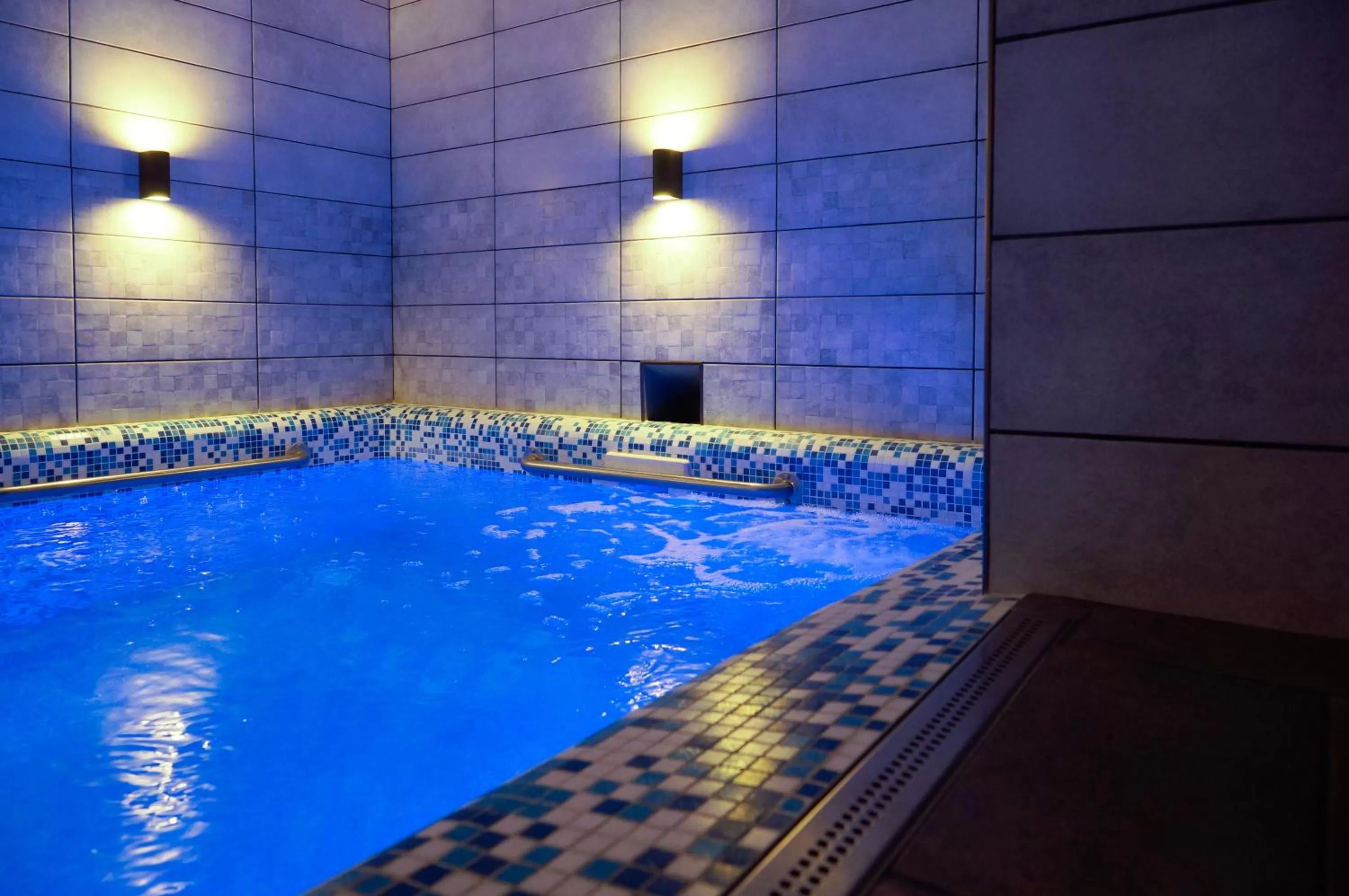 Swimming pool in Delta Hotel