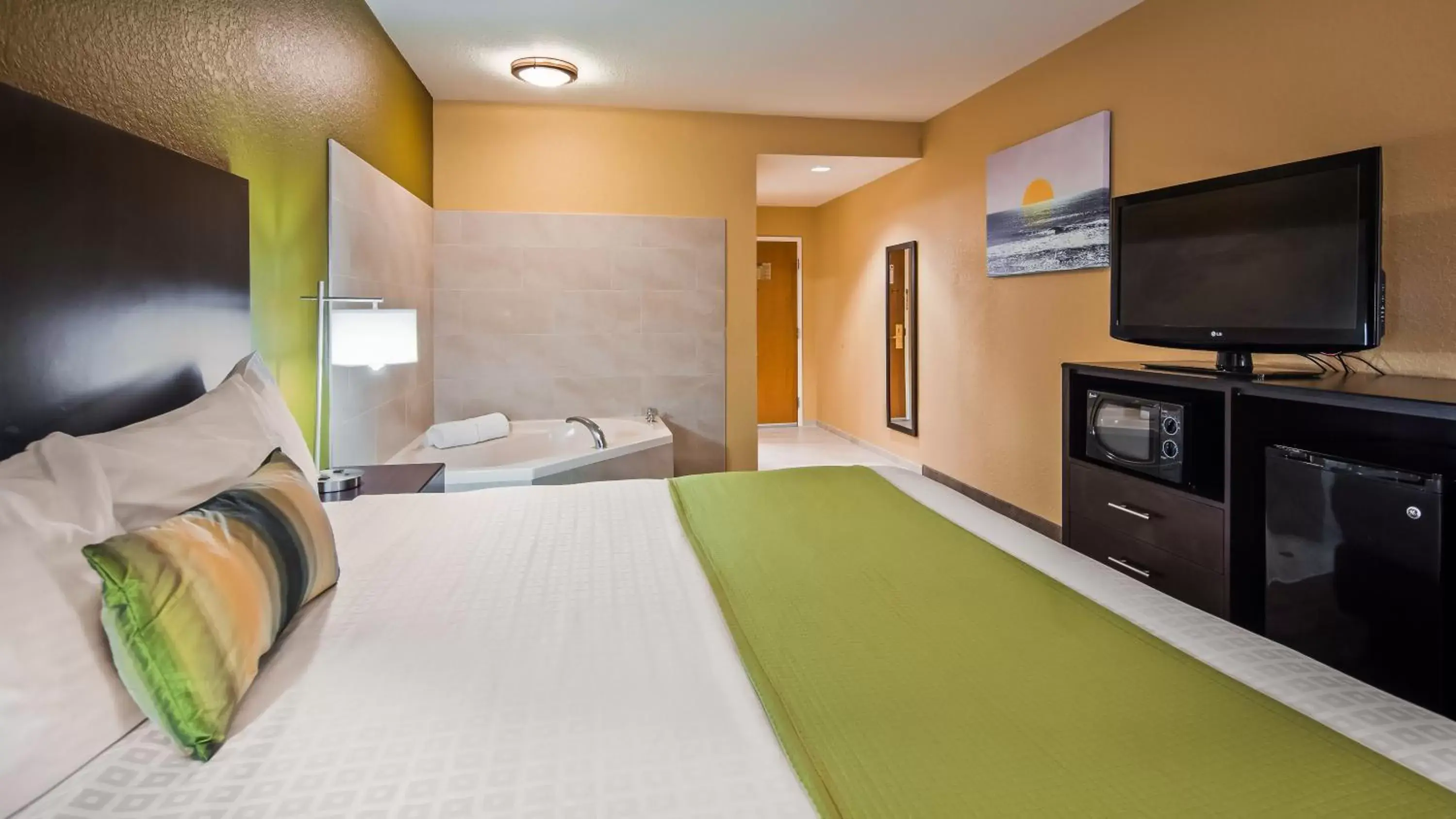 Bedroom, Bed in Best Western Edgewater Inn