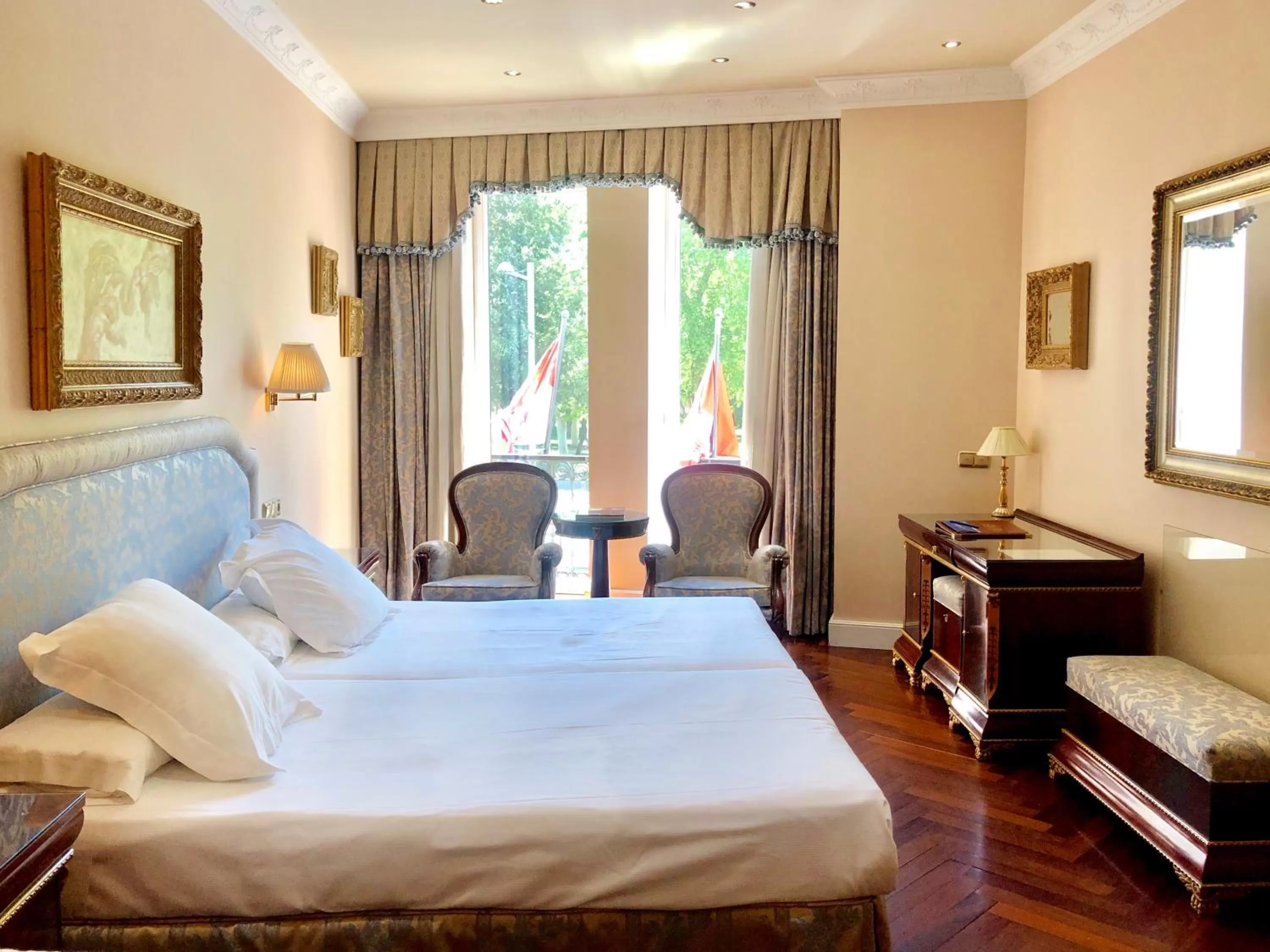 Photo of the whole room, Bed in Hotel Alameda Palace