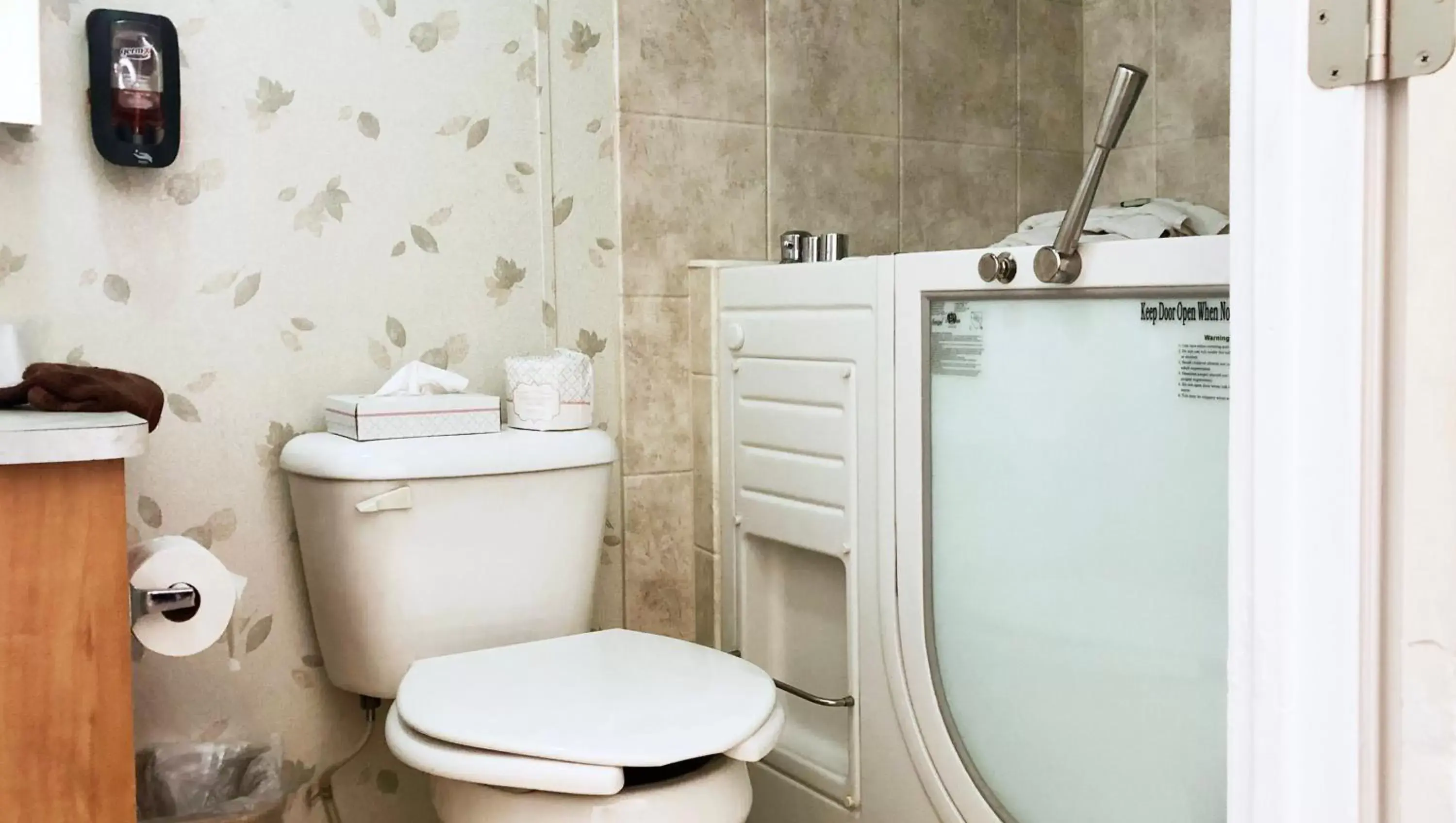 Bathroom in Ticaboo Lodge Lake Powell