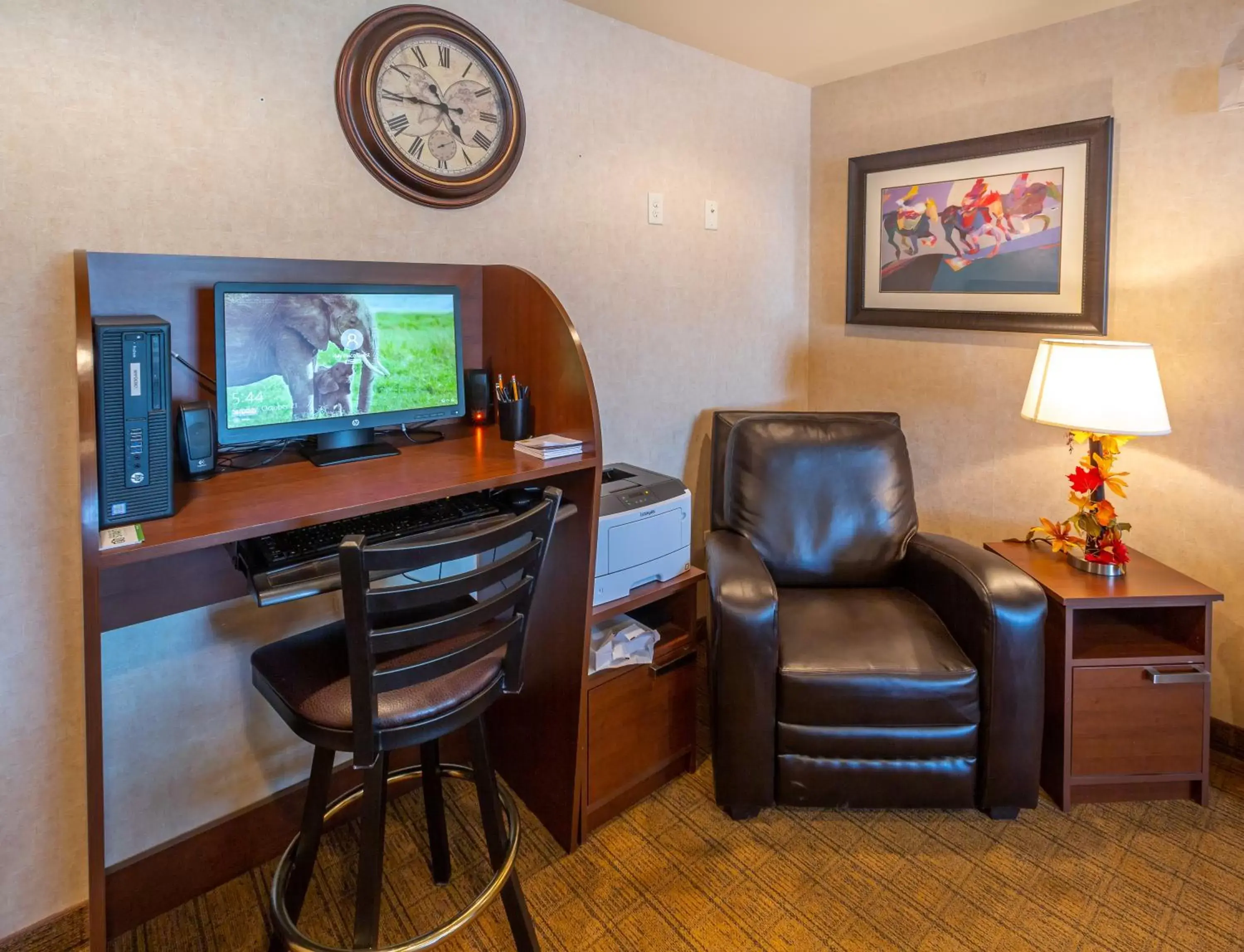 Business facilities, TV/Entertainment Center in My Place Hotel-Dickinson, ND