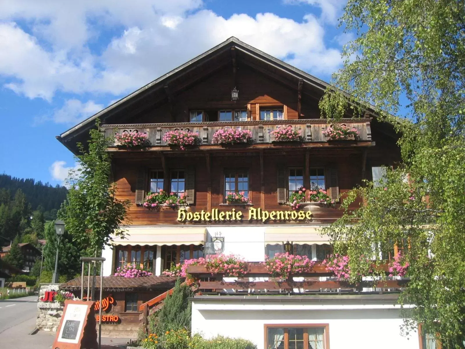 Property Building in Hotel Alpenrose mit Gourmet-Restaurant Azalée