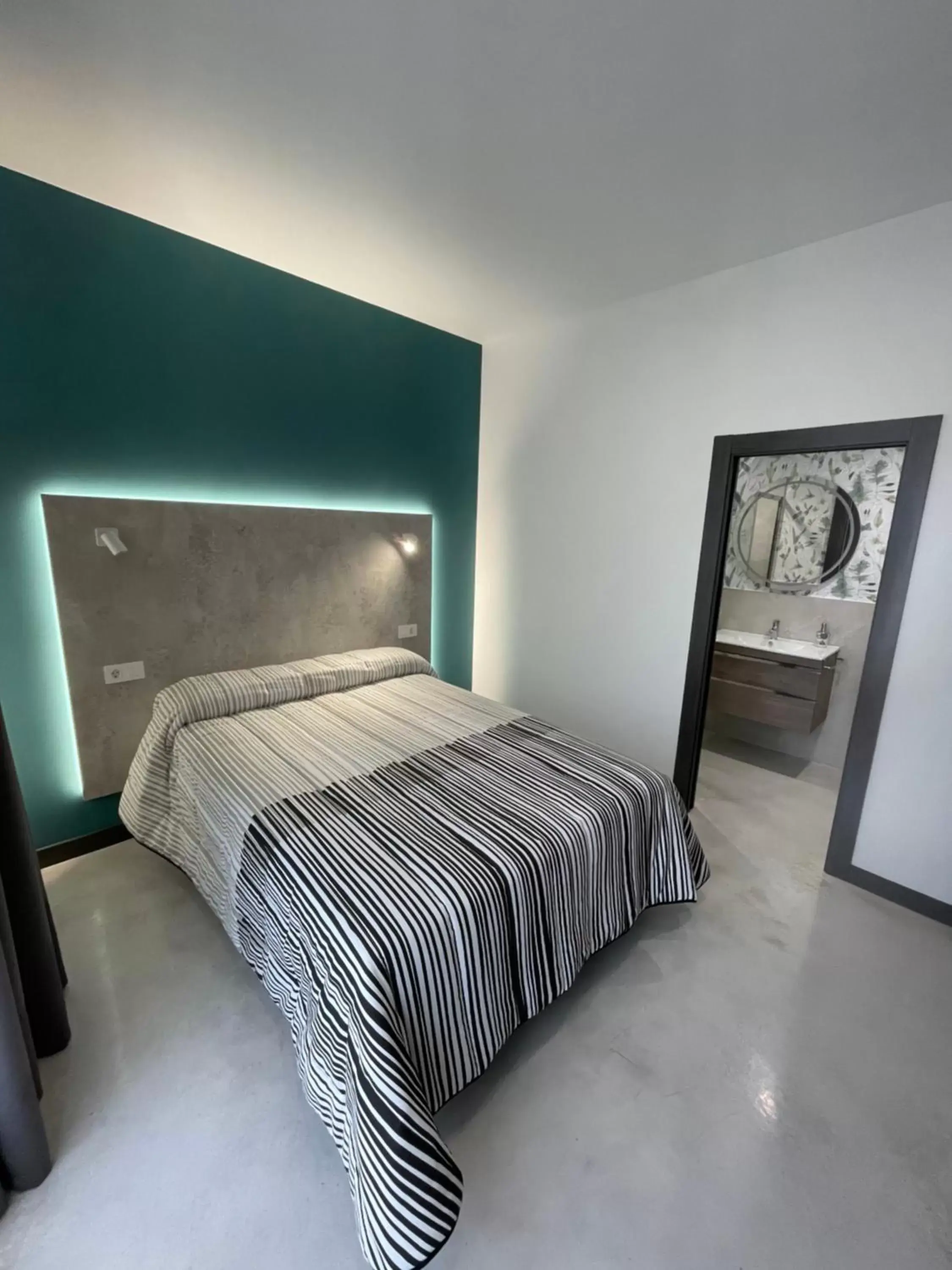 Bed in Apartamentos Aljama