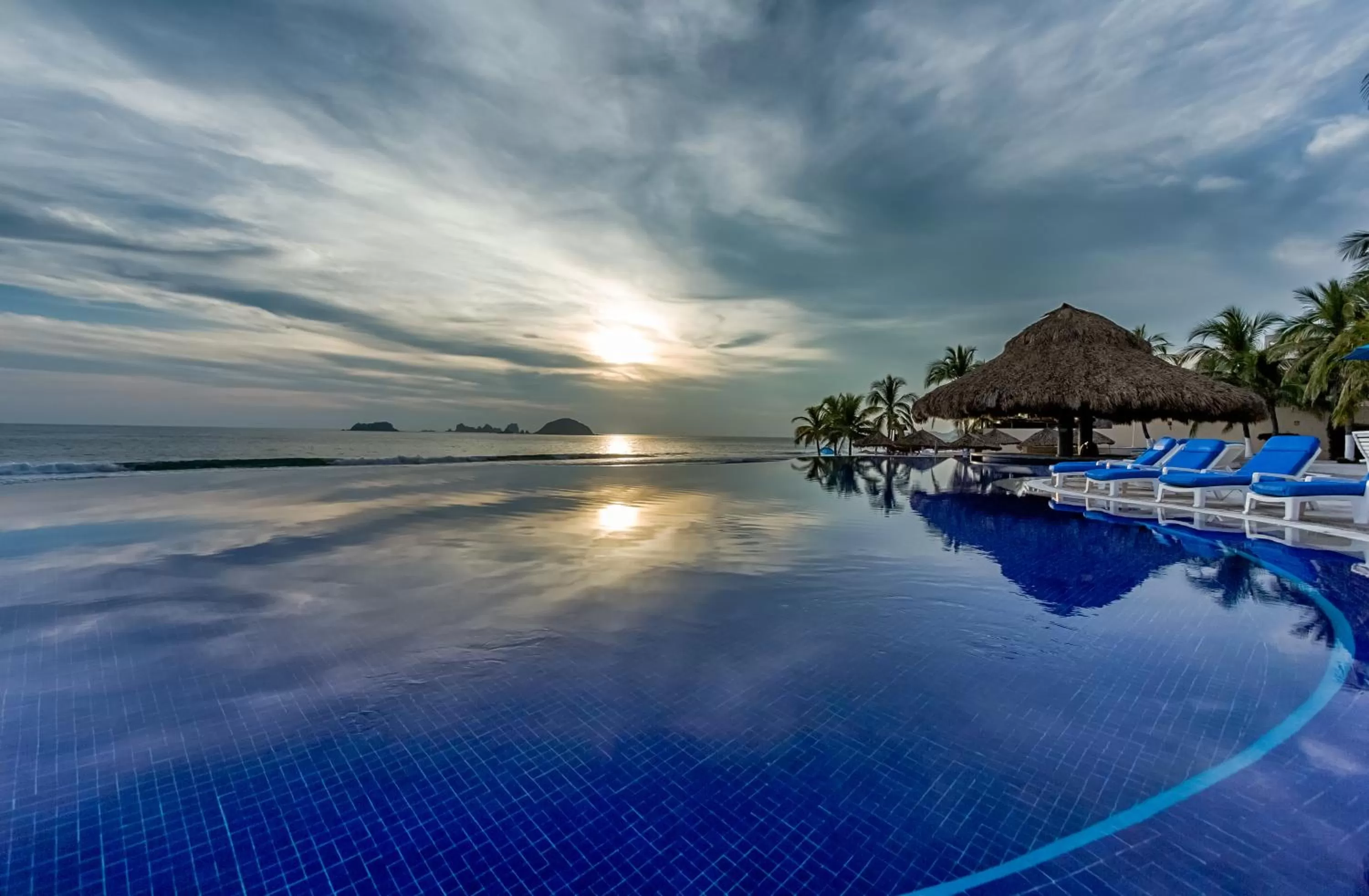 Swimming pool in Posada Real Ixtapa