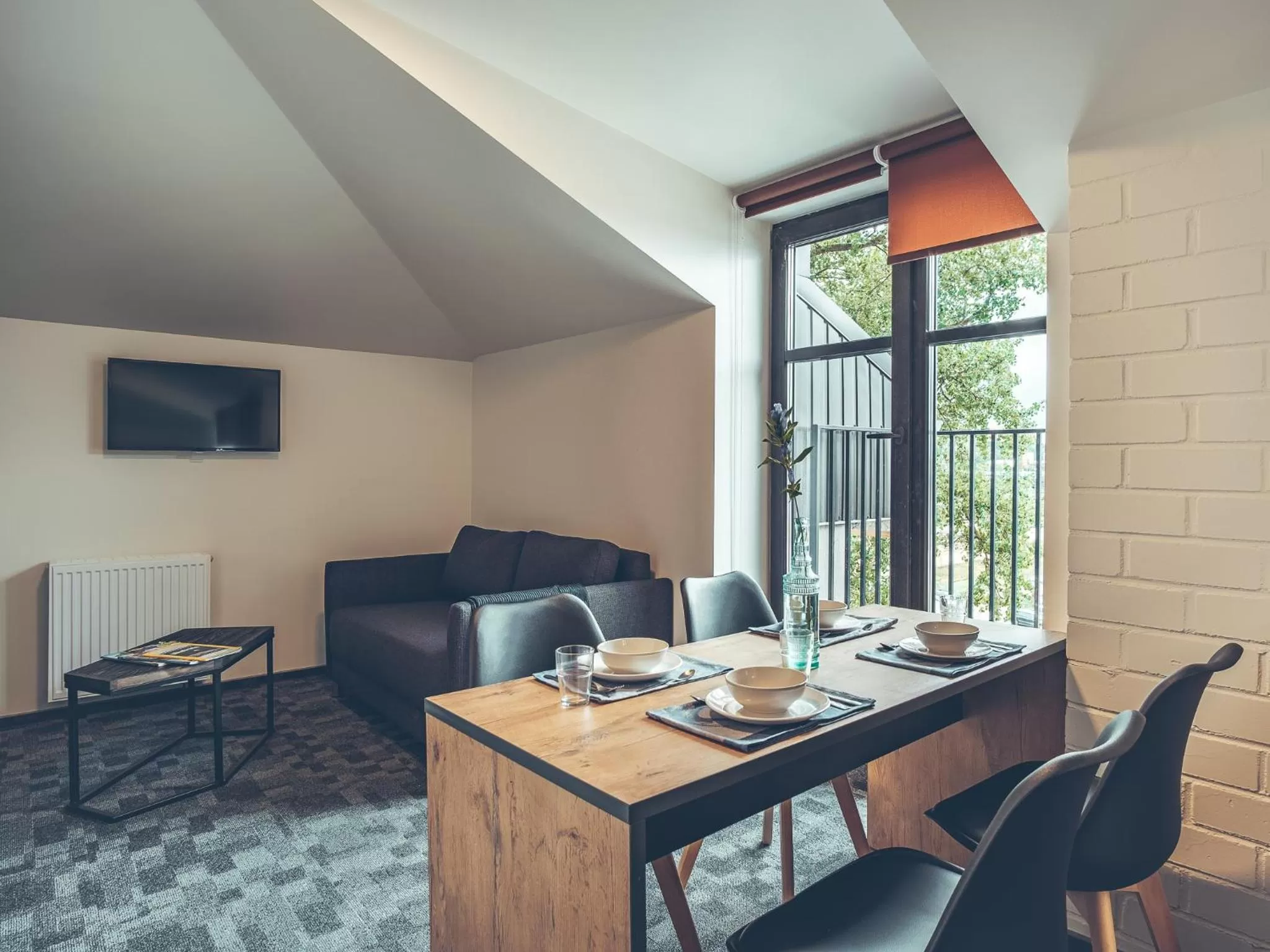 Dining Area in SELF CHECK-IN Hotel Railway Apartments