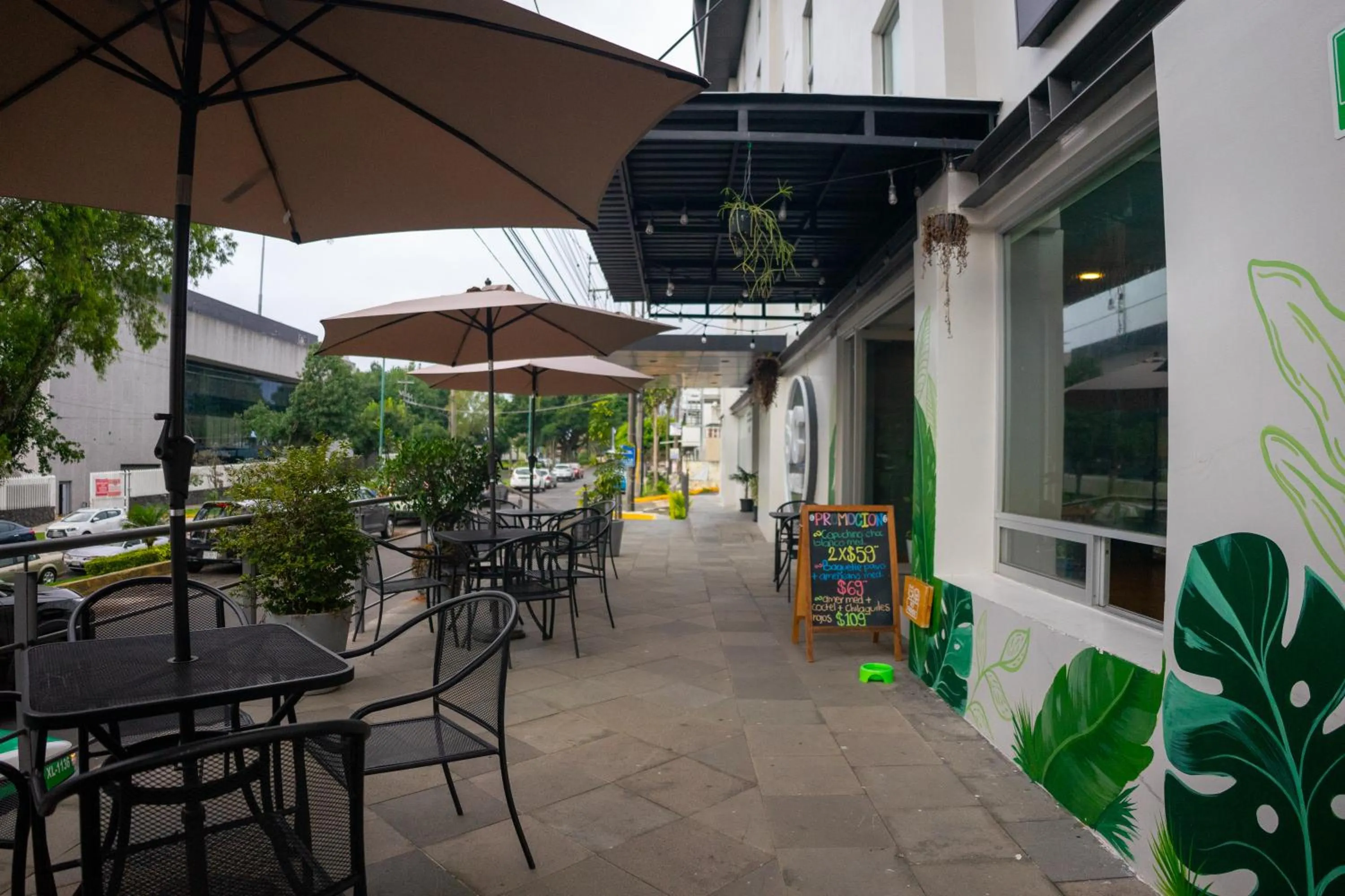 Restaurant/places to eat in SC HOTEL