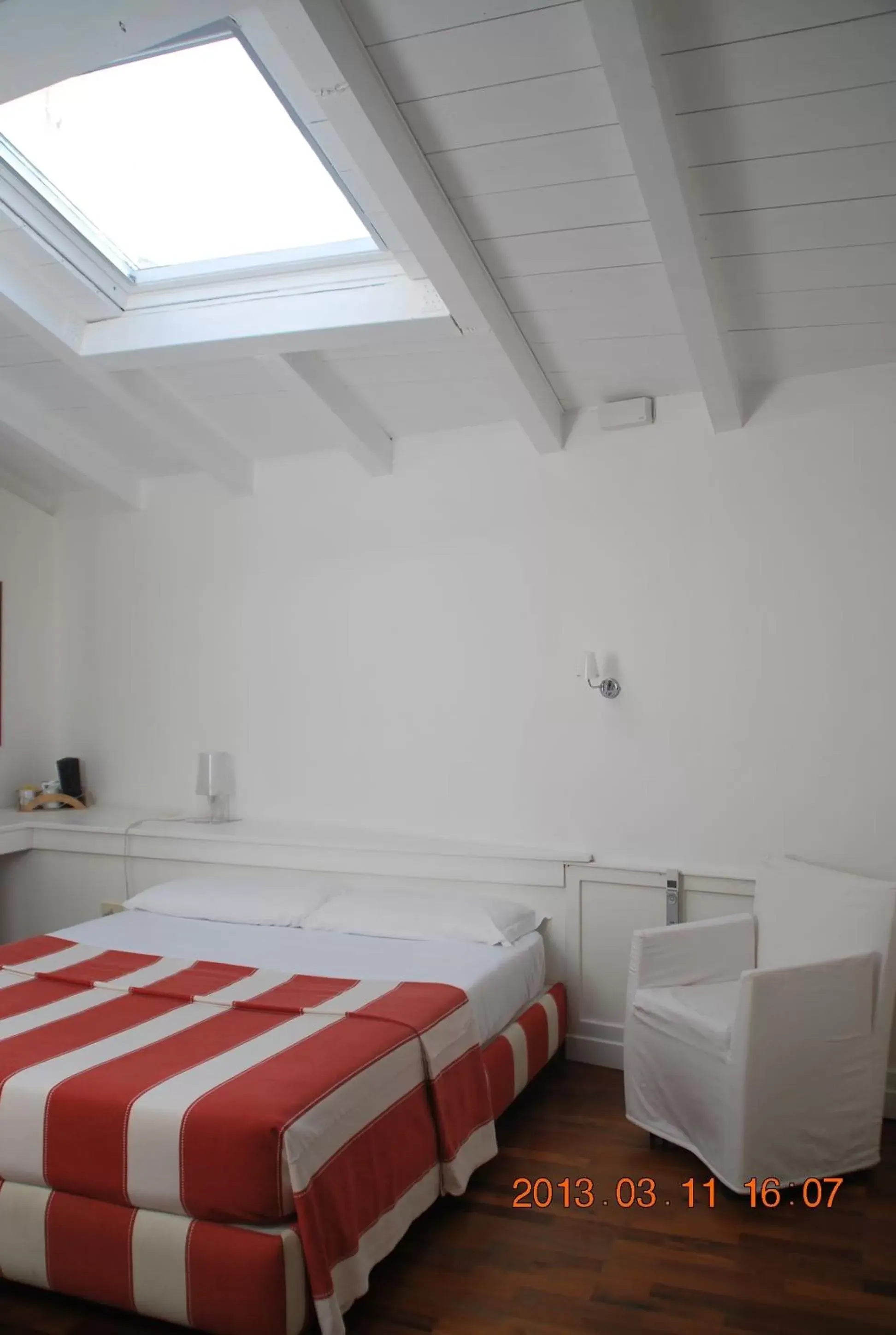 Photo of the whole room, Bed in L'Approdo delle Sirene