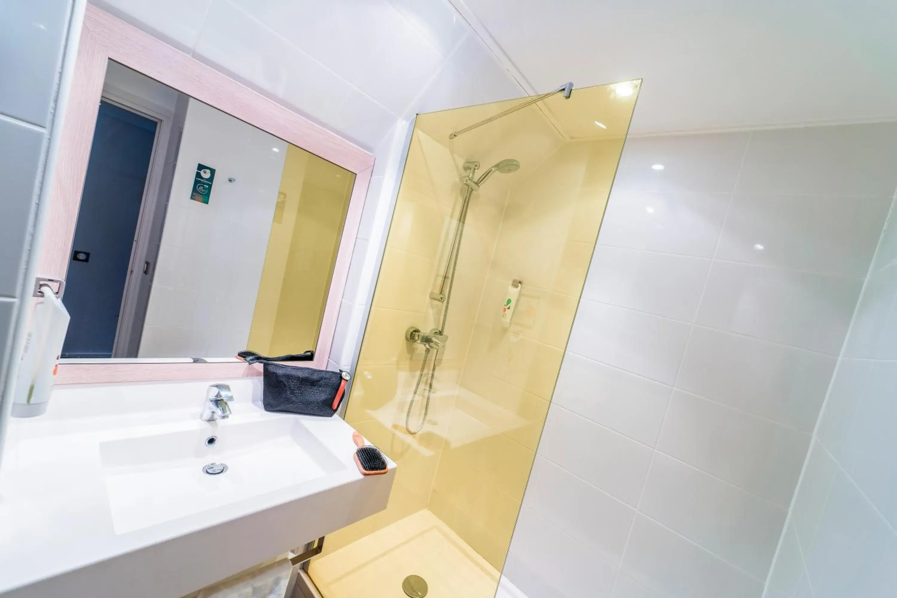 Shower, Bathroom in ibis Styles Honfleur Centre Historique