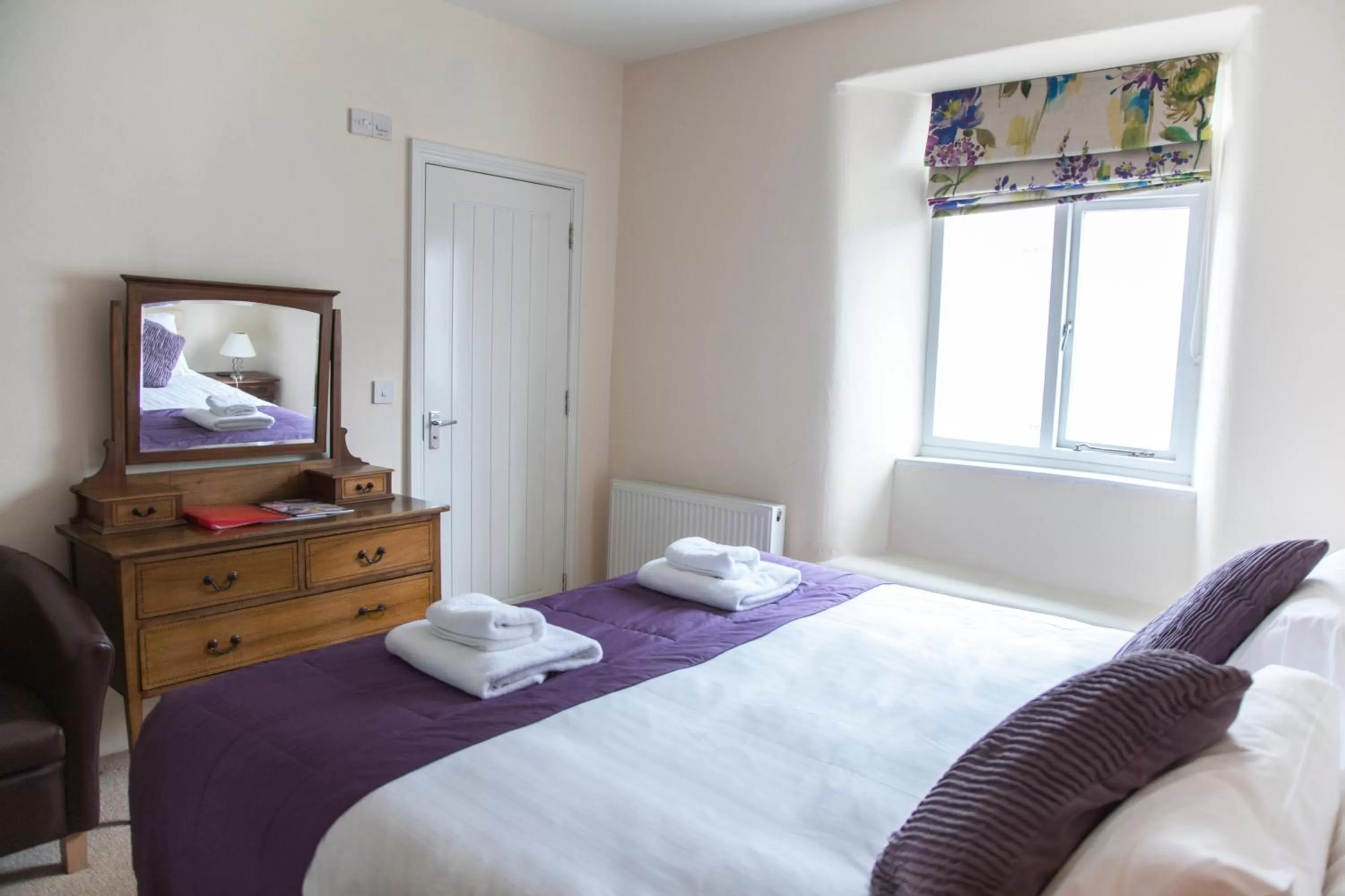 Shower, Bed in The Poltimore Inn