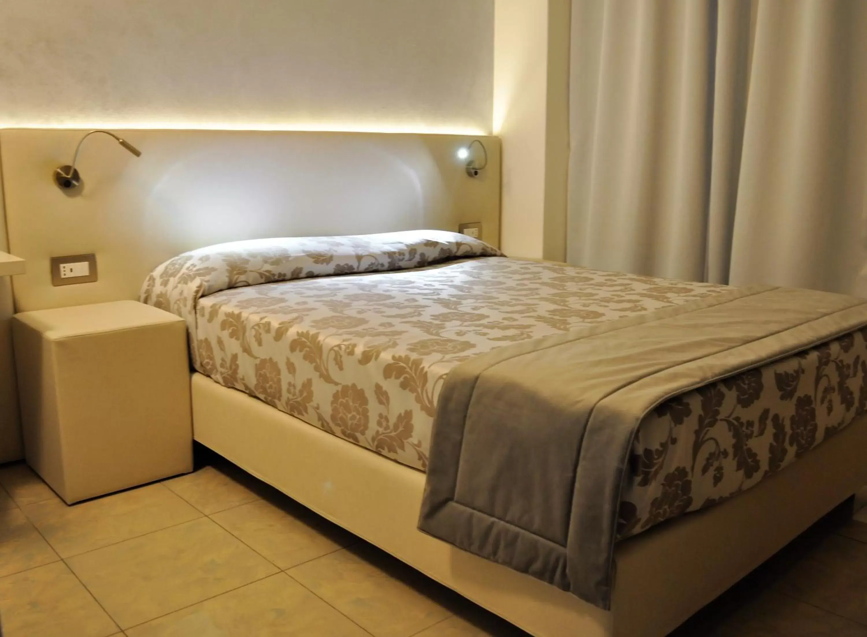 Bedroom in Hotel Garibaldi Bedroom in Hotel Garibaldi