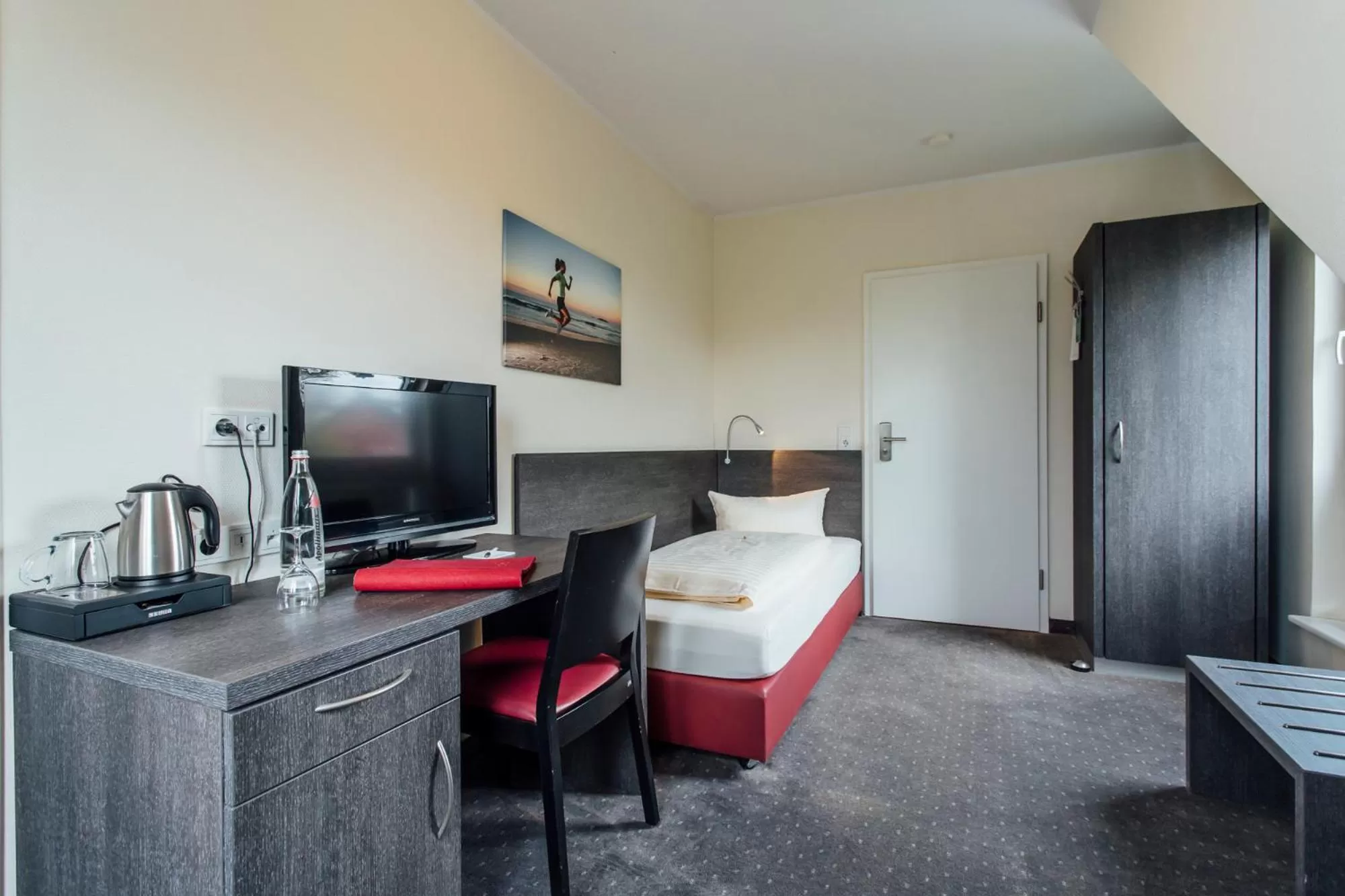 Photo of the whole room, Bed in Hotel Bloemfontein