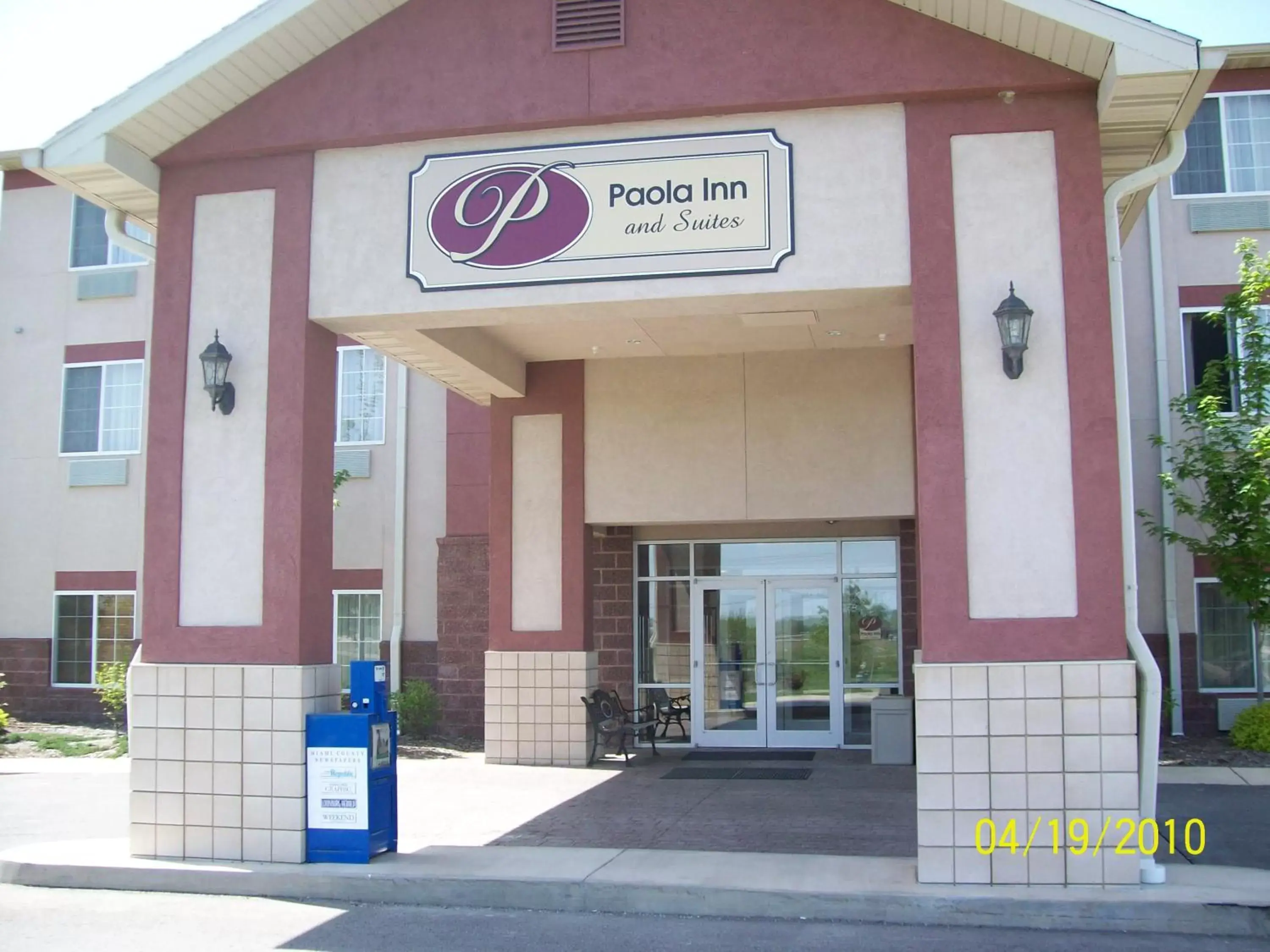 Facade/Entrance in Paola Inn and Suites