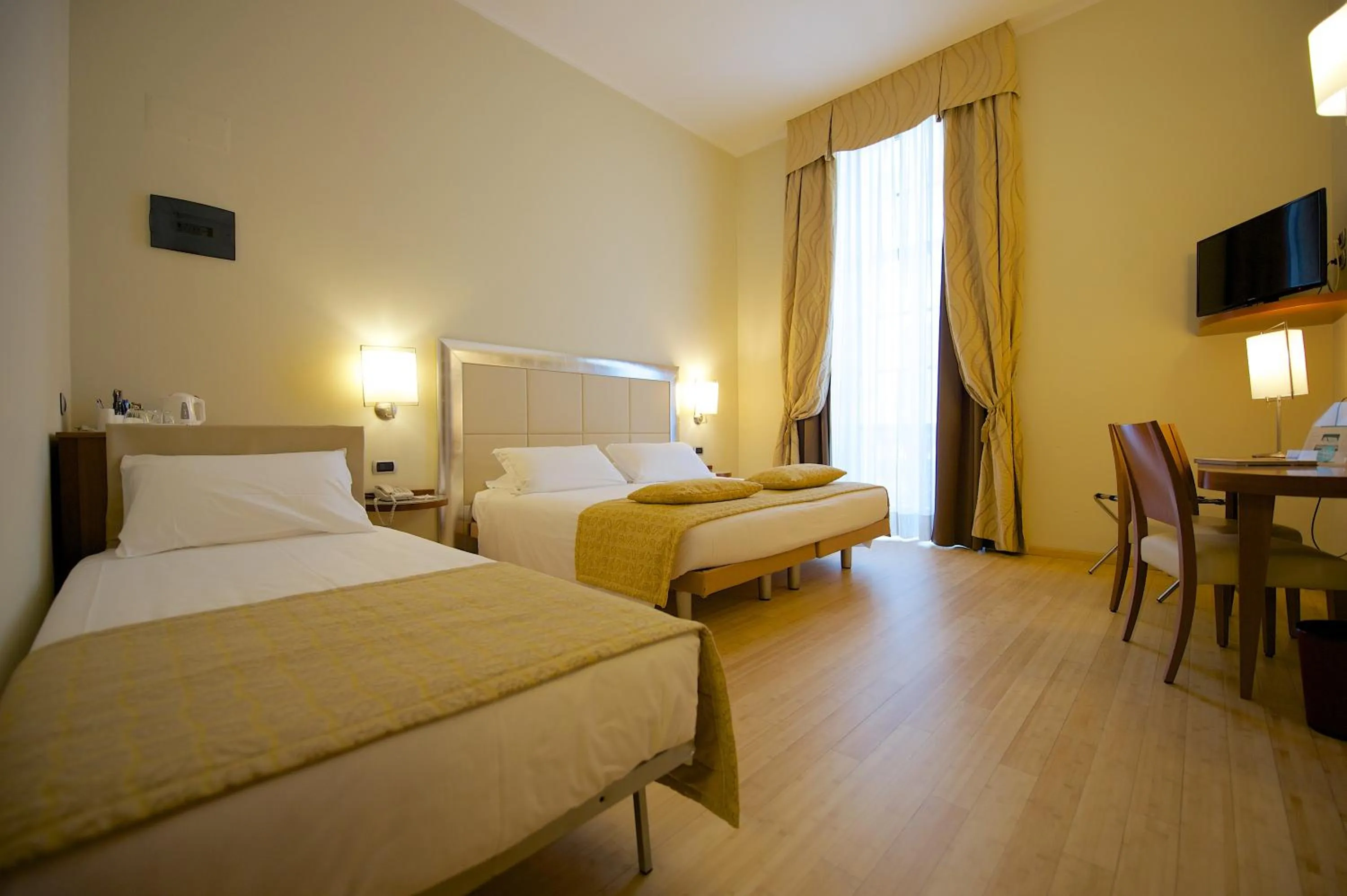 Bed in Best Western Crystal Palace Hotel