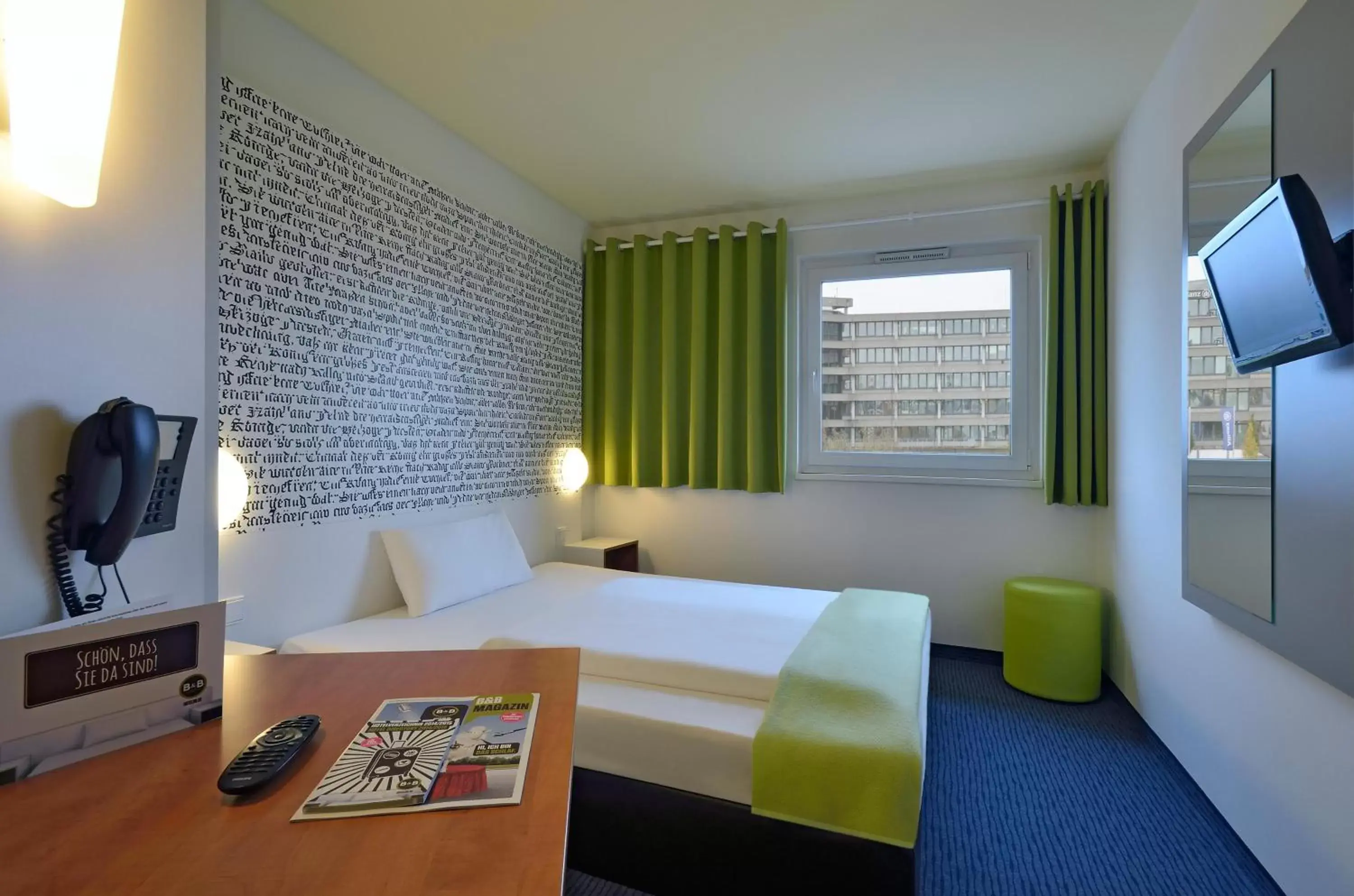 Photo of the whole room, Bed in B&B Hotel München Messe