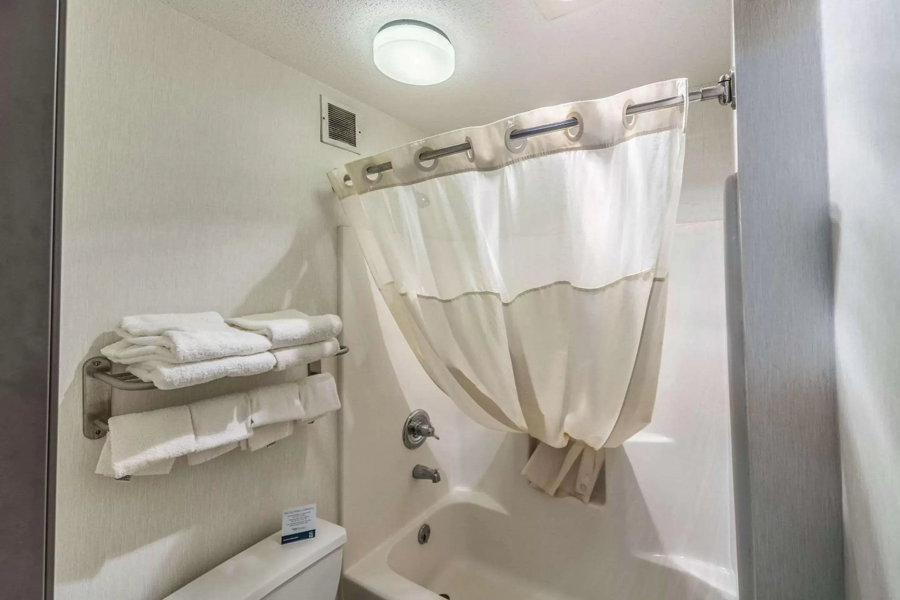 Photo of the whole room, Bathroom in Quality Inn Columbia City near US-30