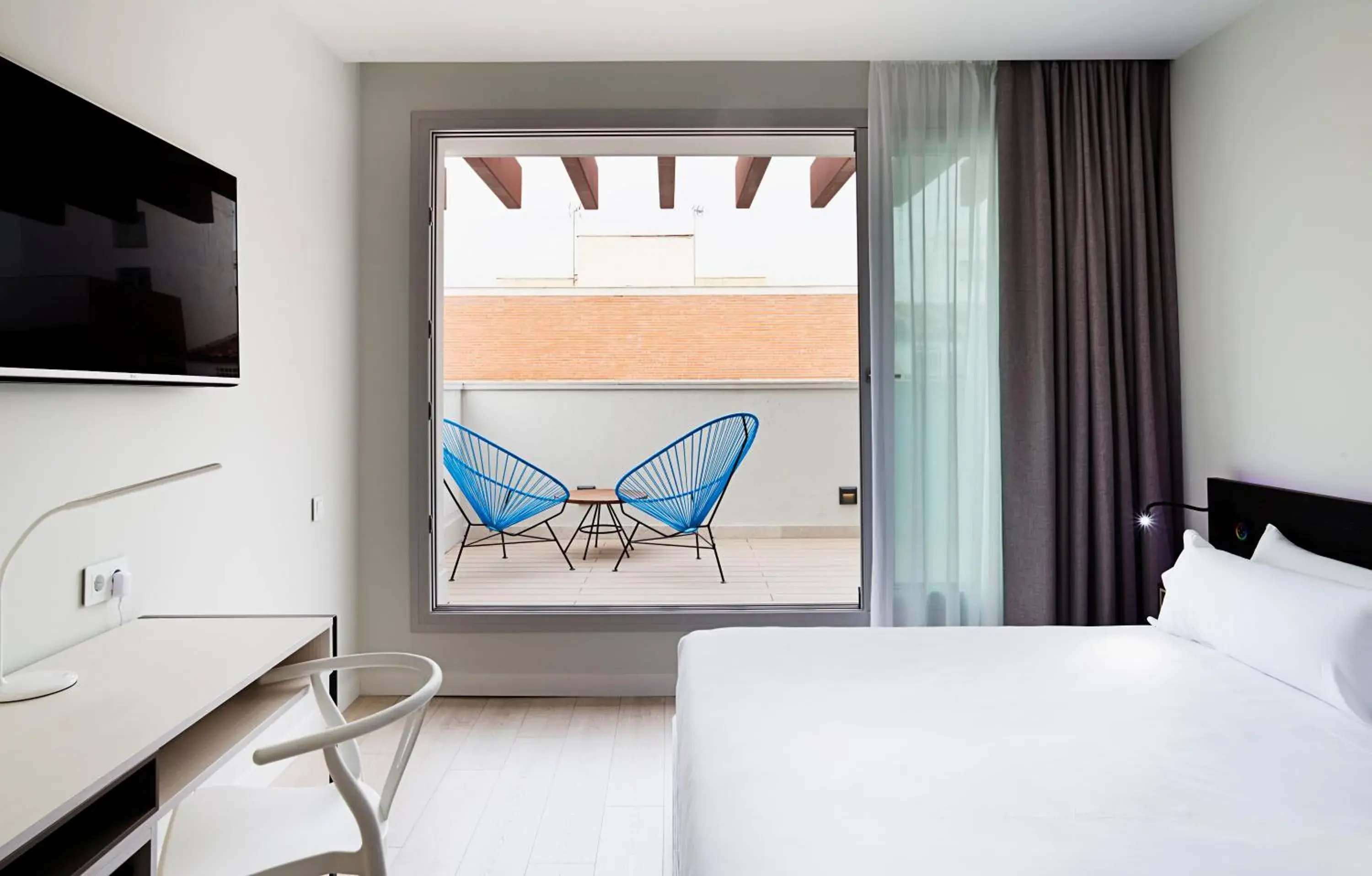 Balcony/Terrace, Bed in B&B Hotel Madrid Centro Puerta del Sol