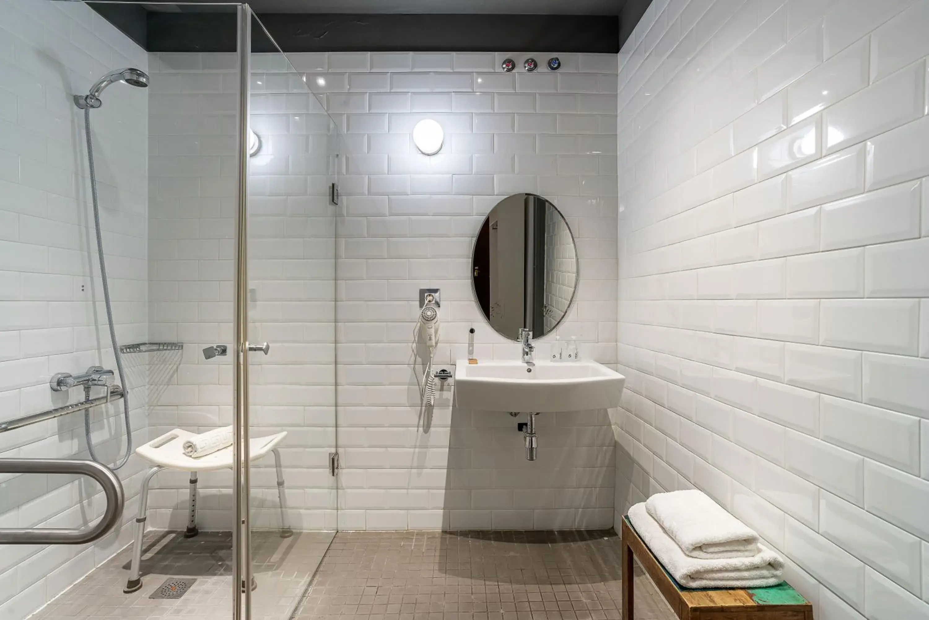 Toilet, Bathroom in Casa Gracia Barcelona Hostel